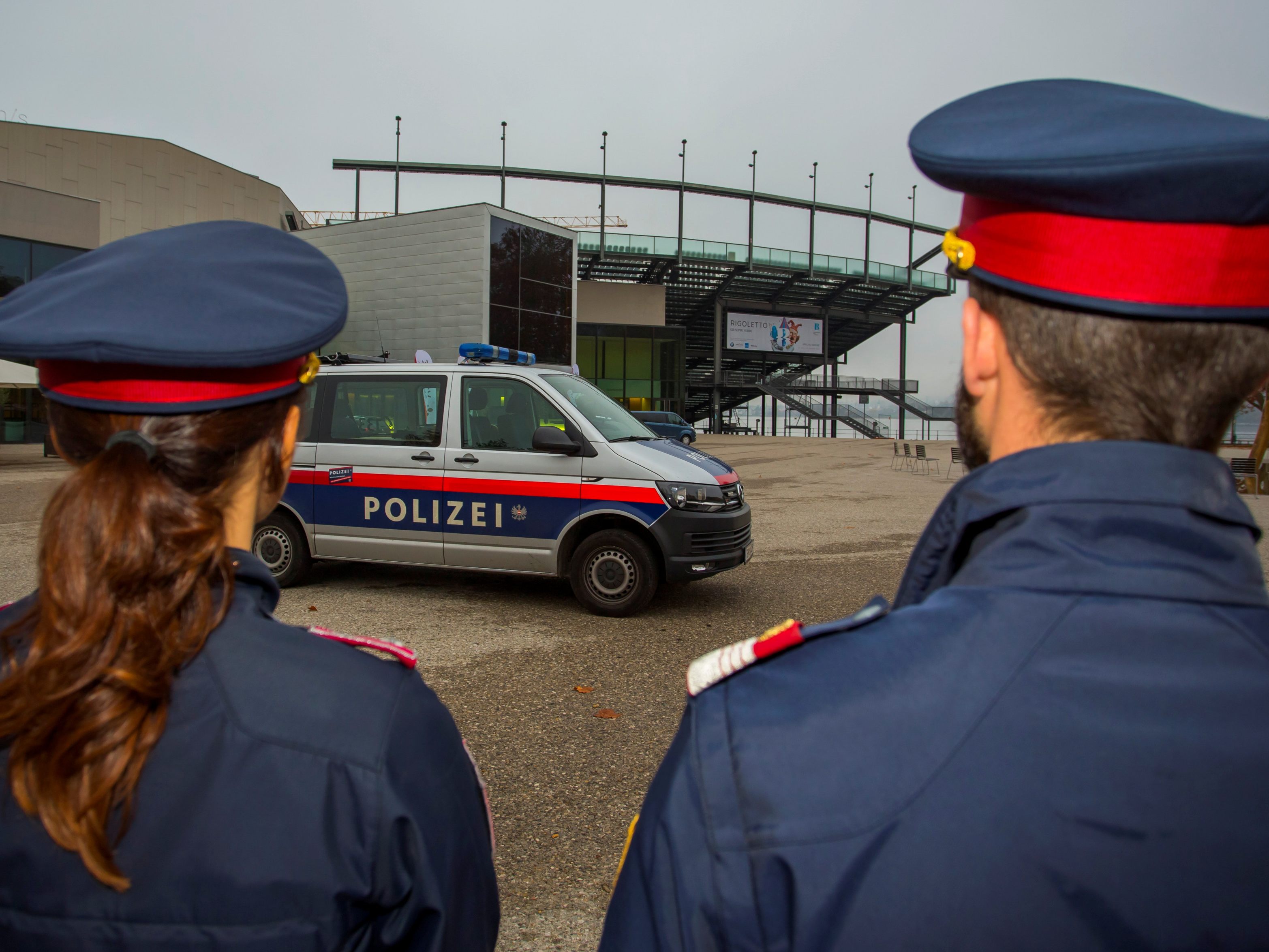 Die Polizei sucht nach Zeugen der beiden Vorfälle.