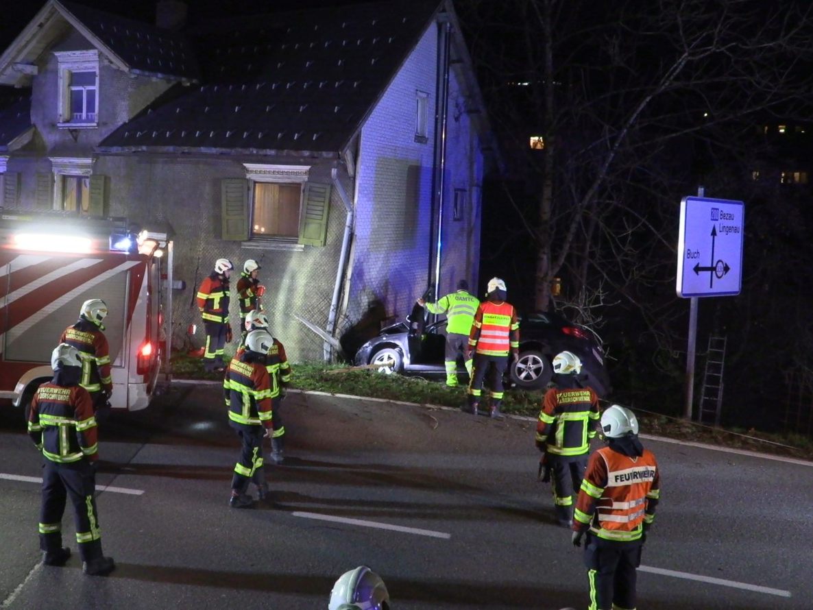 Am Pkw entstand Totalschaden