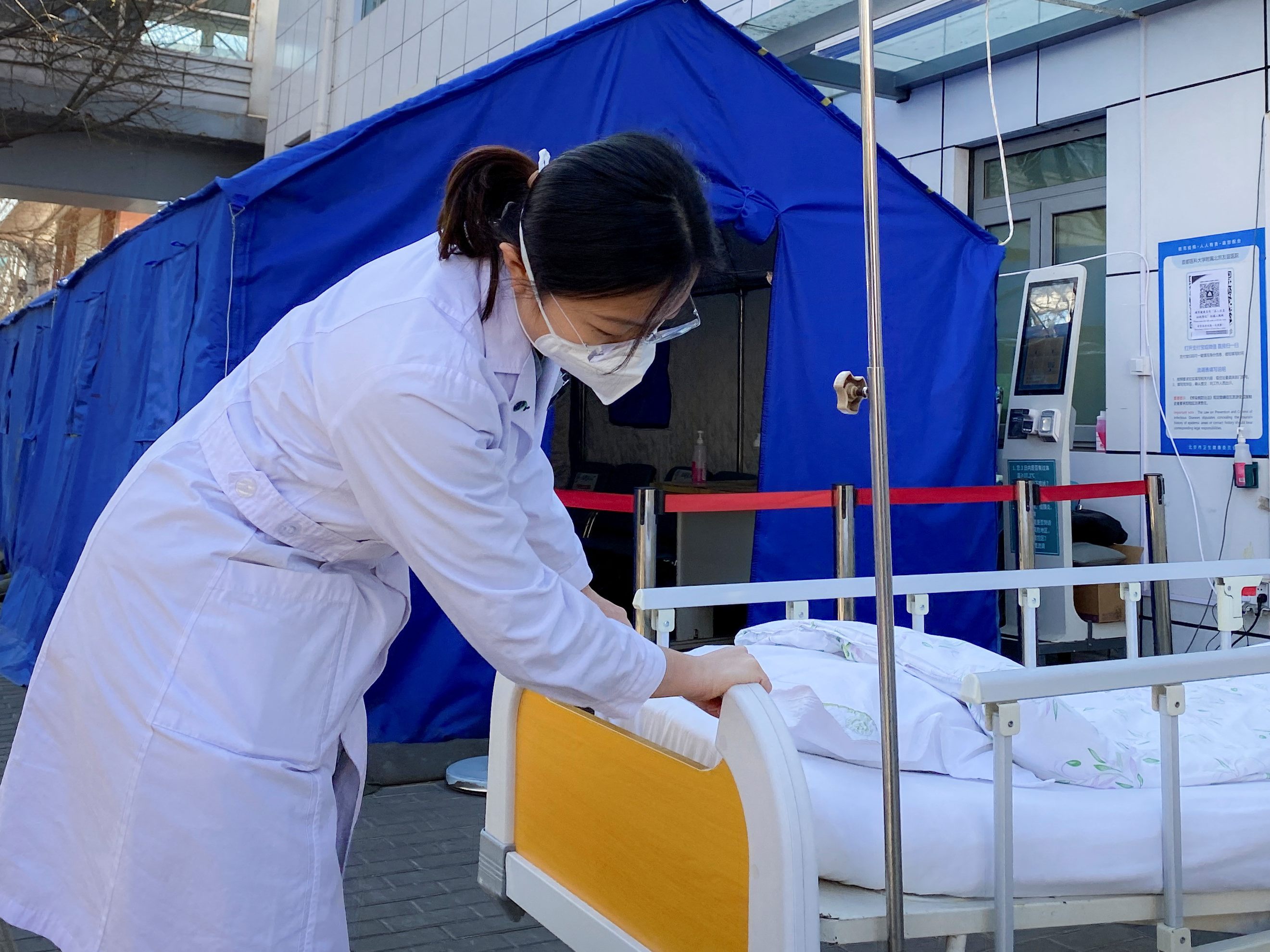 Ausnahmezustand in China. Fast 250 Millionen Corona-Fälle. Kliniken und Krematorien können die Zahl der Erkrankten nicht mehr bewältigen.
