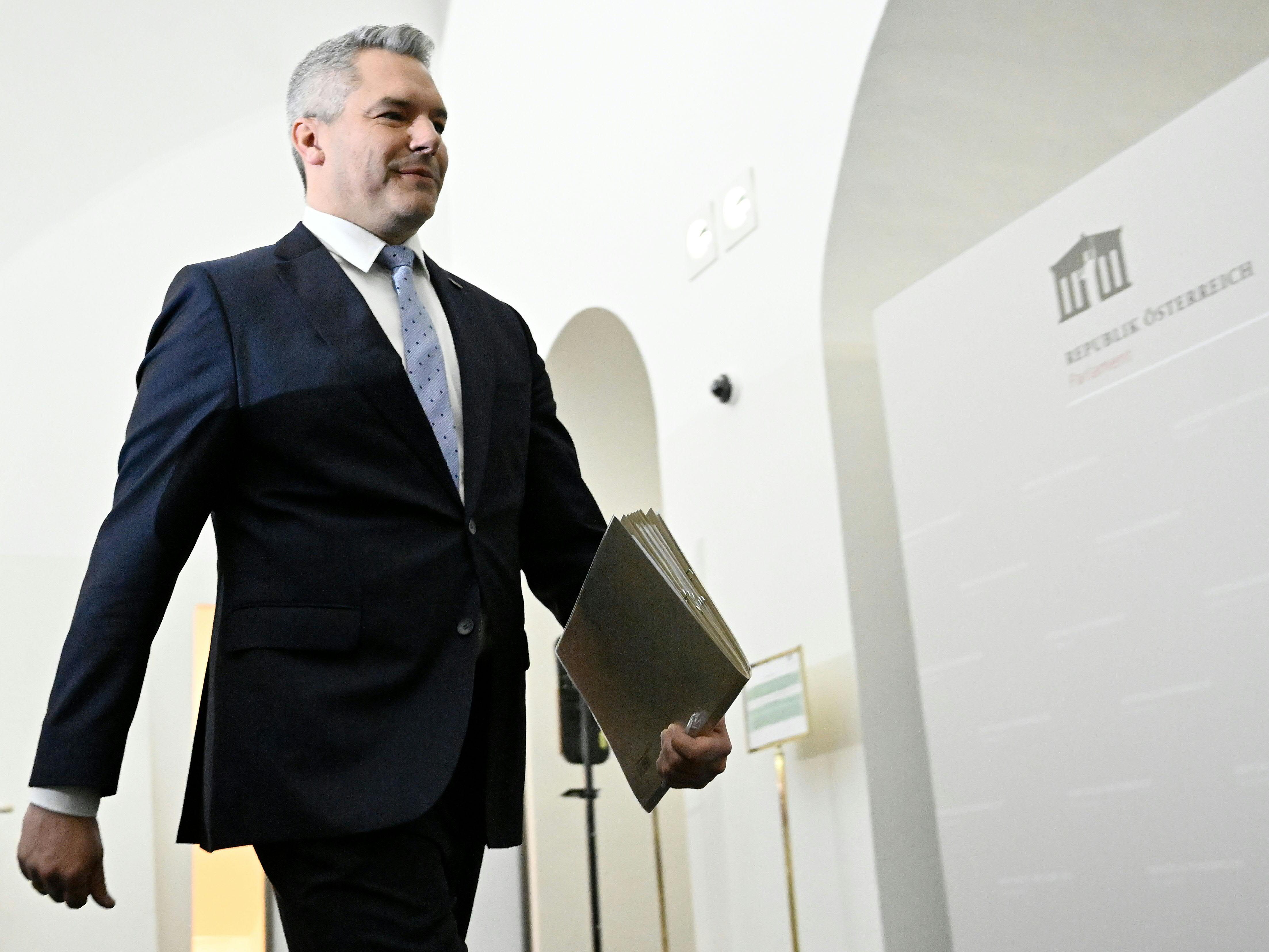 Bundeskanzler Karl Nehammer (ÖVP) bekräftigte am Samstag in einer Aussendung das österreichische Veto zum Schengen-Beitritt Rumäniens und Bulgariens.