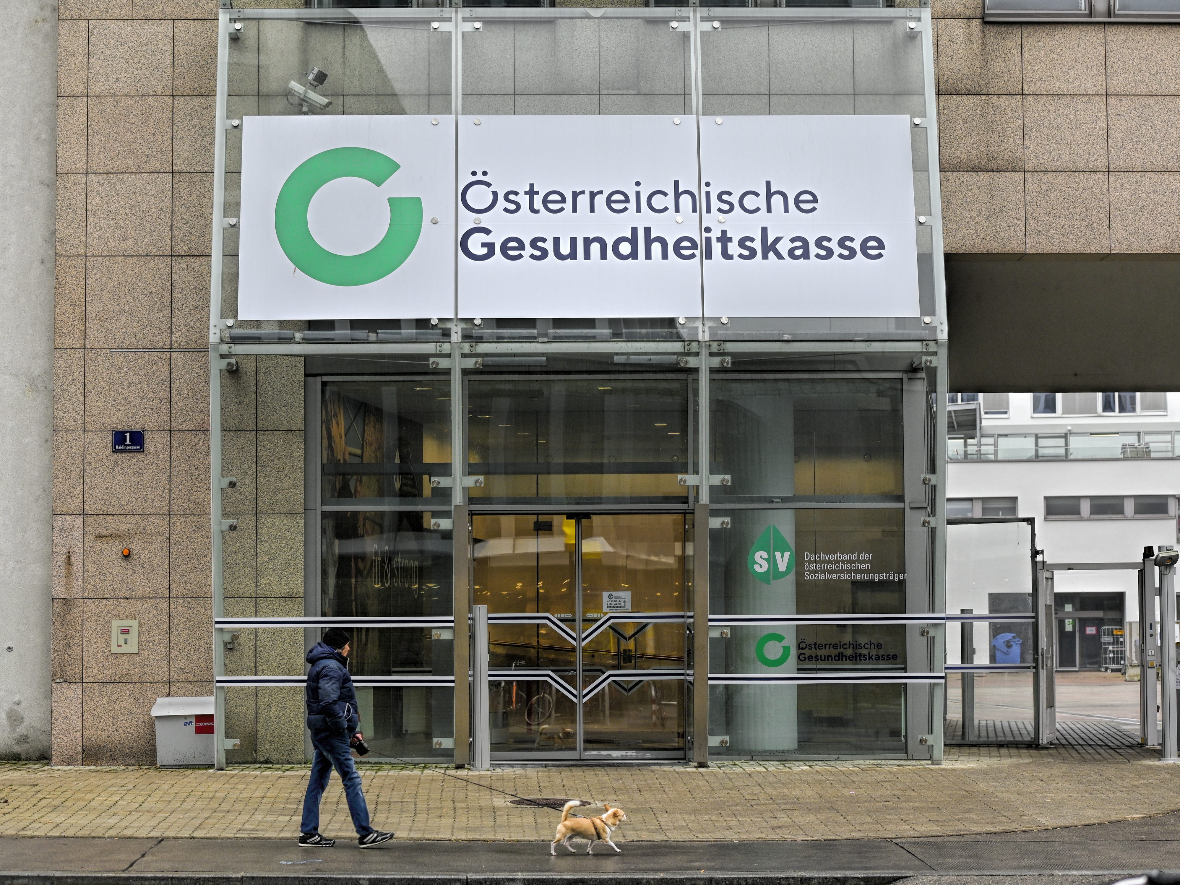 Die Österreichische Gesundheitskasse erhöht 2023 das Krankengeld und die Kostenzuschüsse.