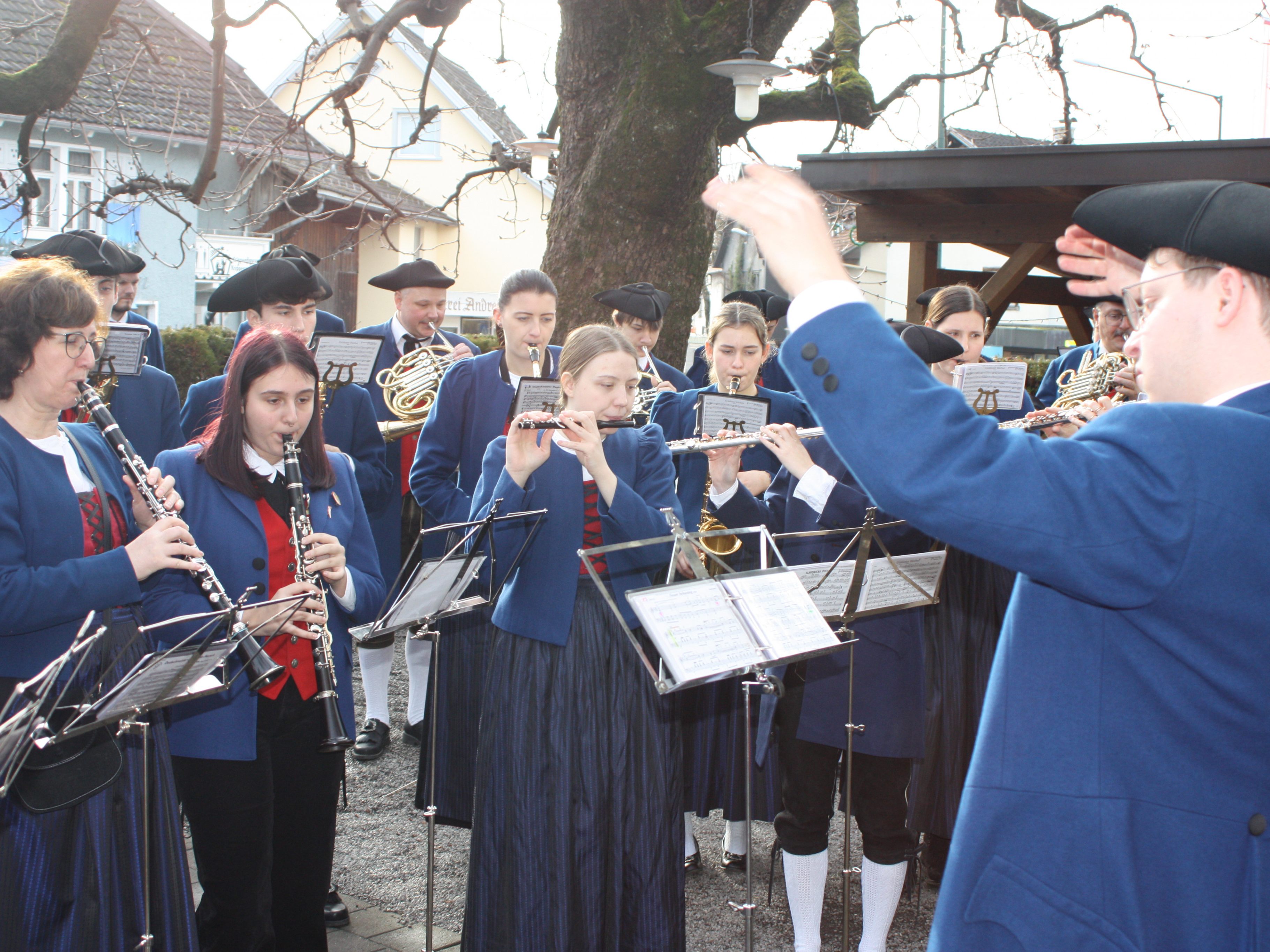 Bürgermusik Rankweil spielte im Gastgarten vom Rankweiler Hof groß auf.