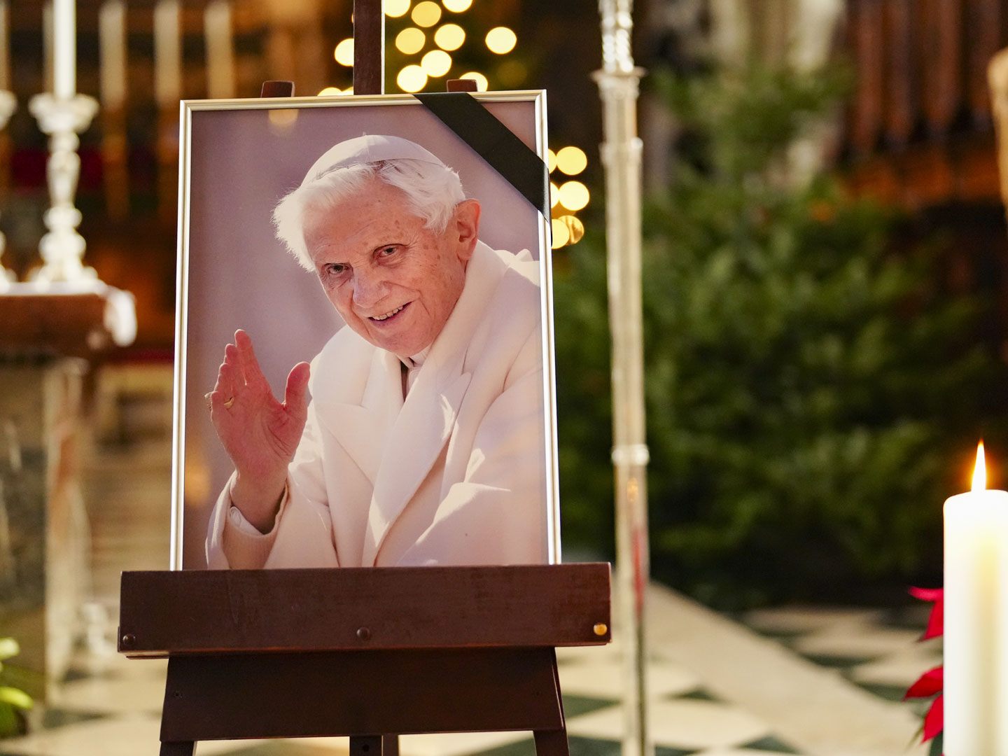 Auch im Wiener Stephansdom wird dem verstorbenen Papst gedacht.
