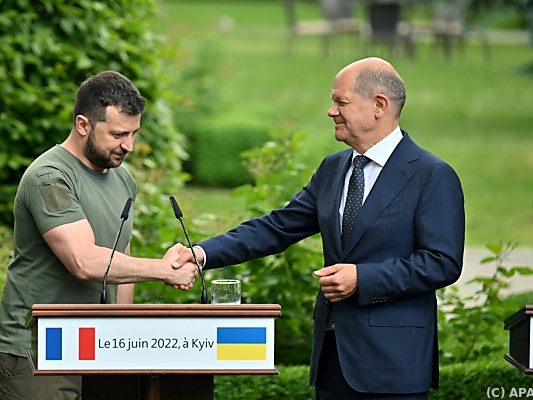 Selenskyj und Scholz bei einem Treffen in Kiew im Juni des Vorjahres