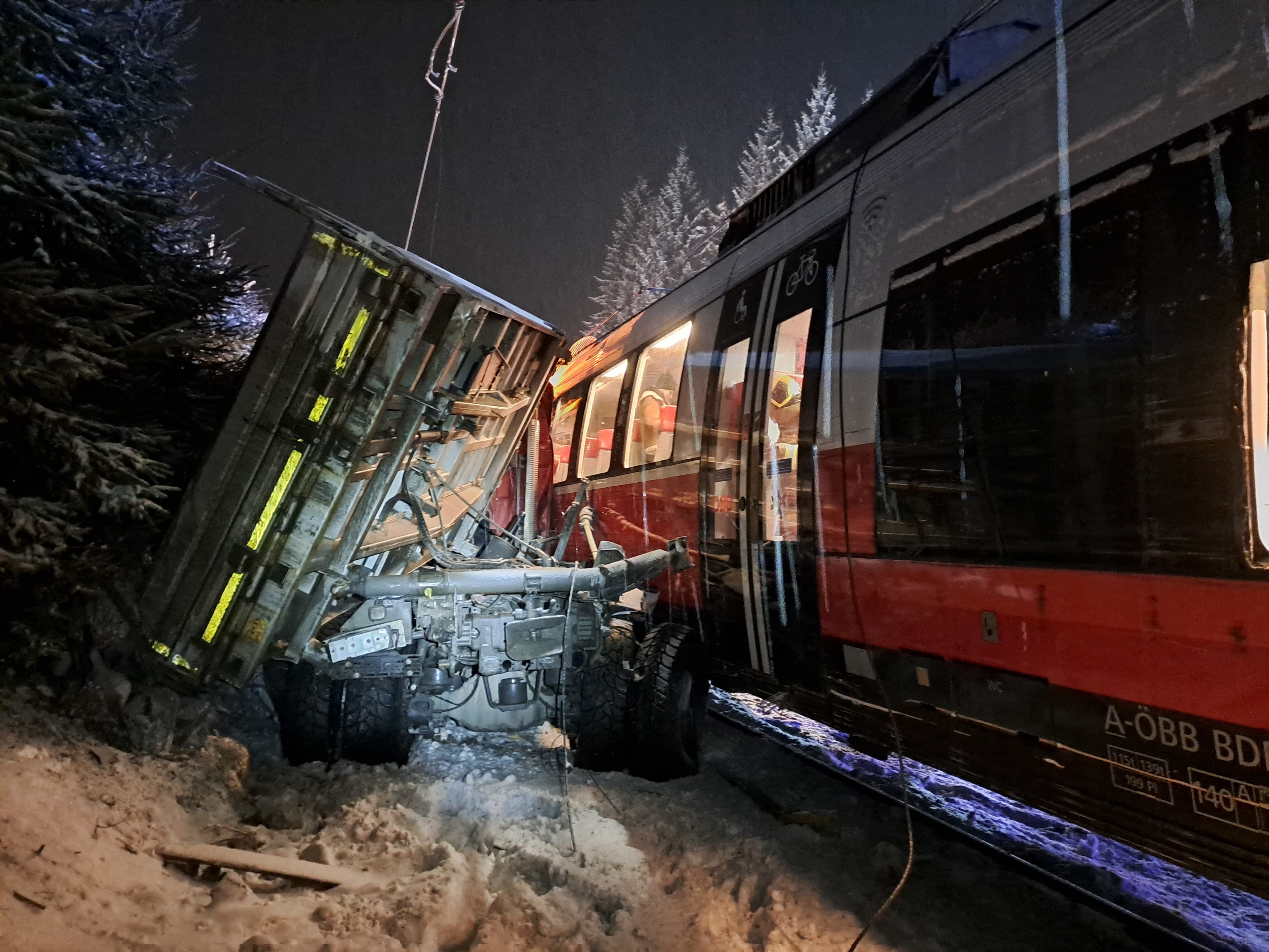 In Salzburg kam es am Montagabend zu einem schweren Verkehrsunfall.