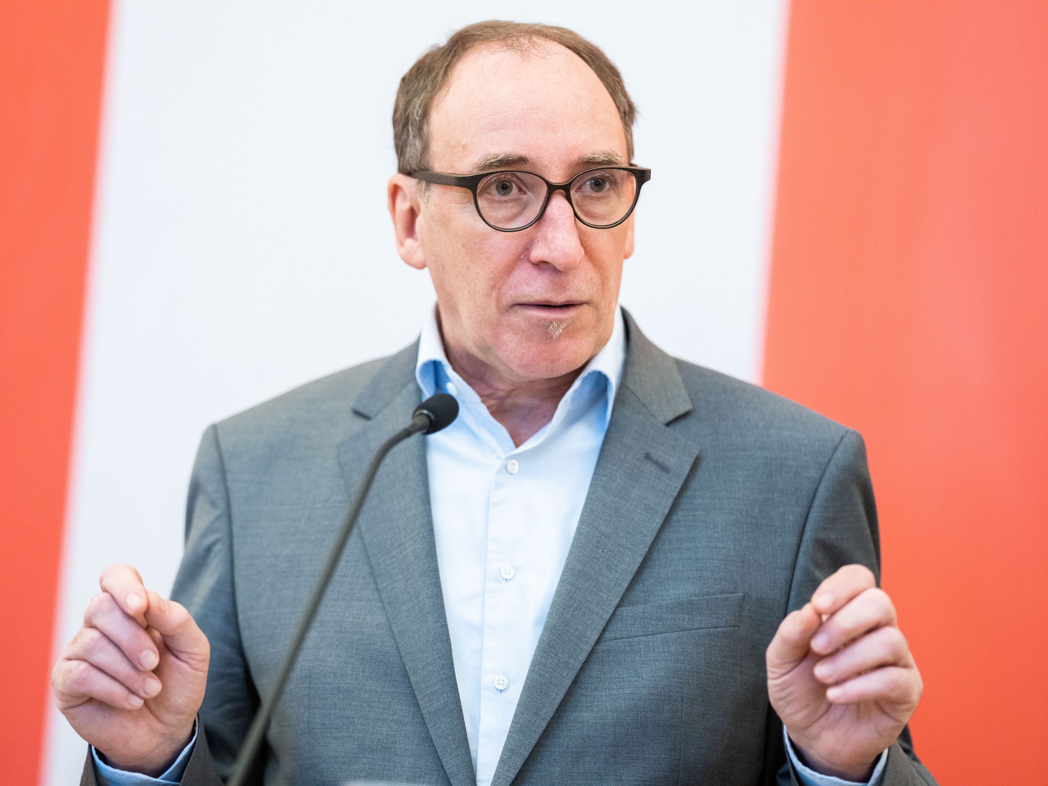 Rauch will das von ihm angekündigte Ende aller Corona-Gesetze nicht missverstanden wissen.