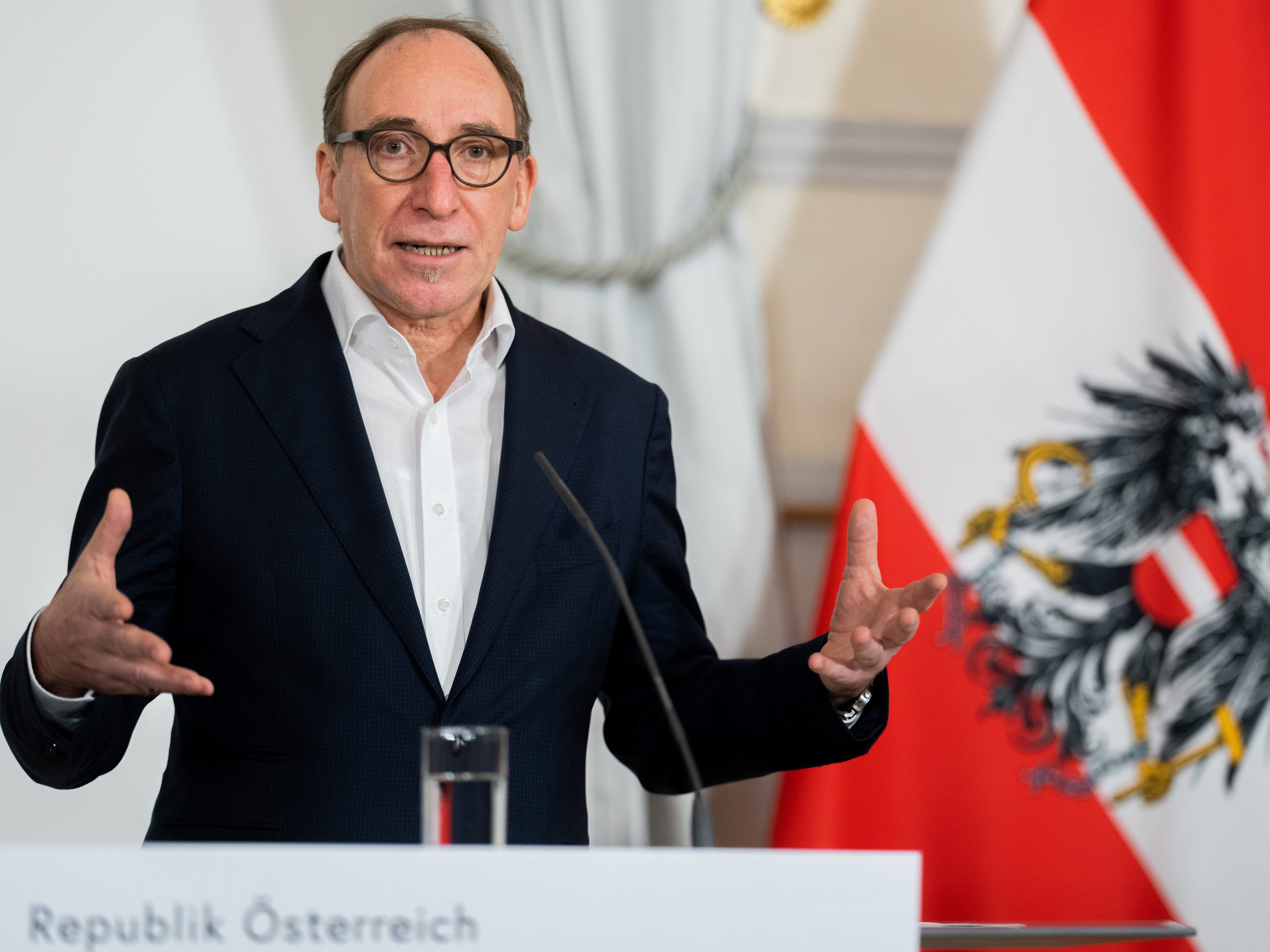 Gesundheitsminister Johannes Rauch zeigte sich zufrieden mit der schnellen Umsetzung der Coronatest-Pflicht.