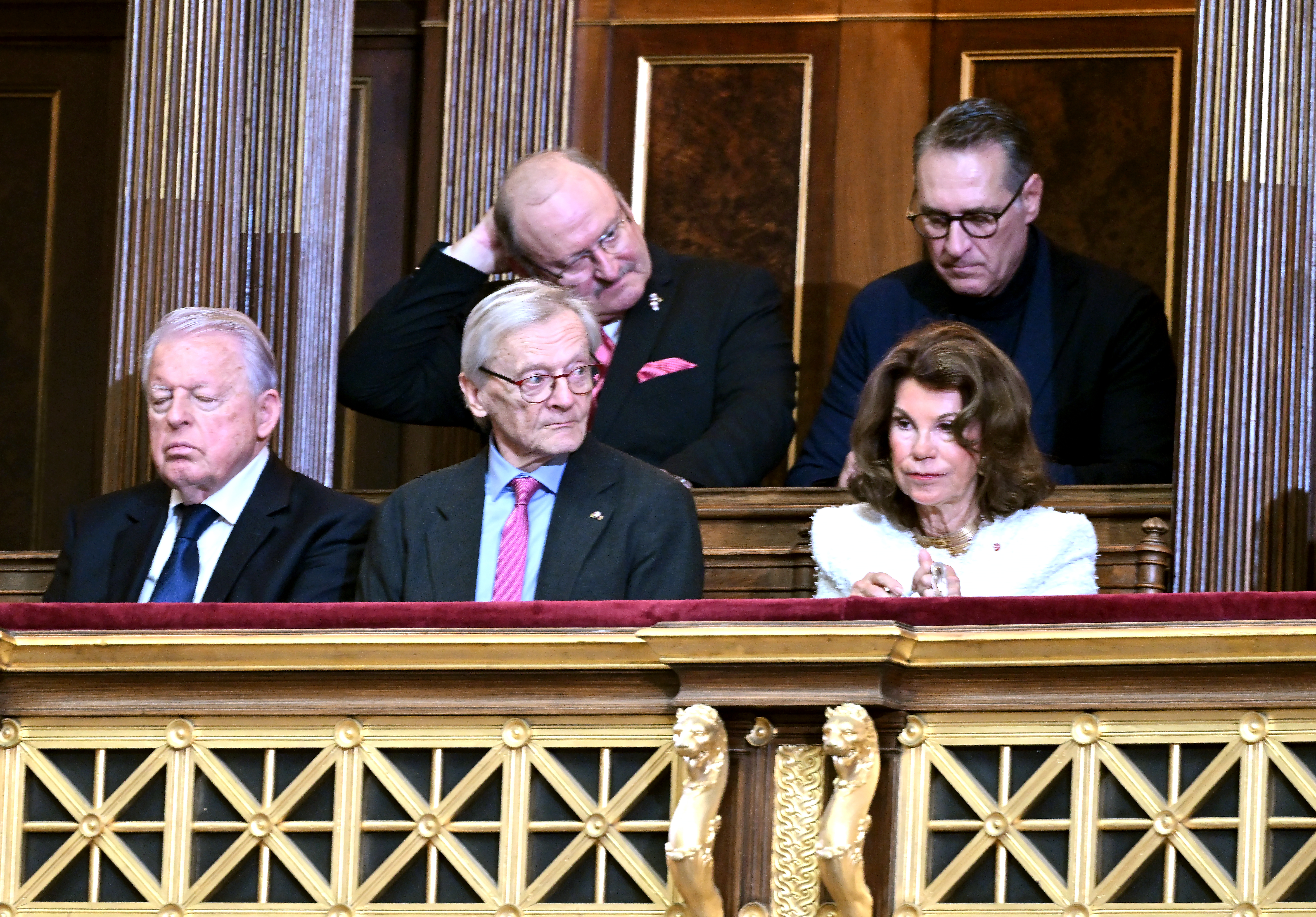 Alt-Bundeskanzler Franz Vranitzky (l.), der ehemalige Bundeskanzler Wolfgang Schüssel (ÖVP/2.v.l.), die ehem. Bundeskanzlerin Brigitte Bierlein und Ex-Vizekanzler Heinz-Christian Strache (FPÖ/r.)