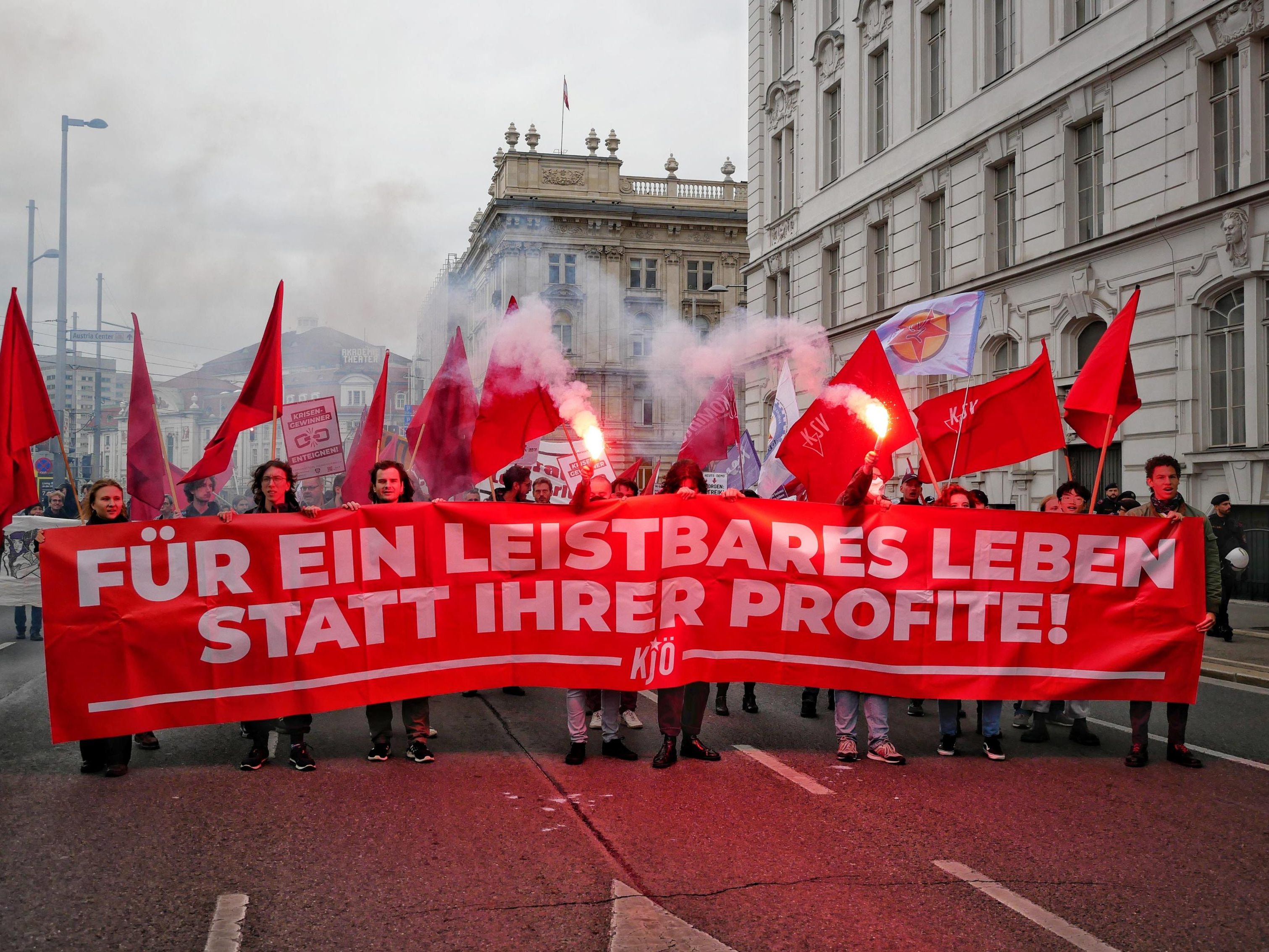 Die KJÖ kündigt für den 16. Jänner 2022 eine Demonstration beim Wiener Opernball an.