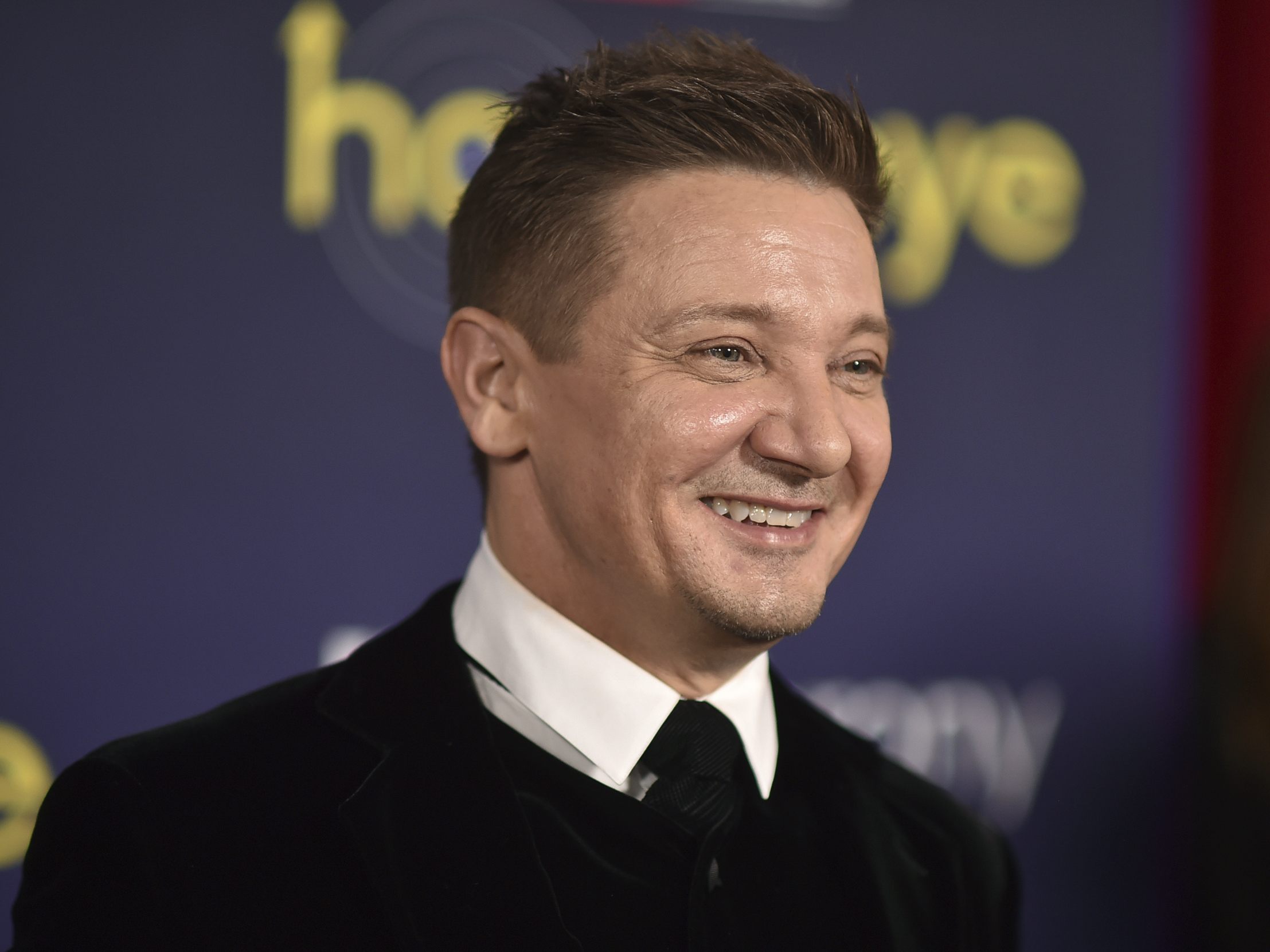 Schauspieler Jeremy Renner liegt nach einem Unfall im Krankenhaus.