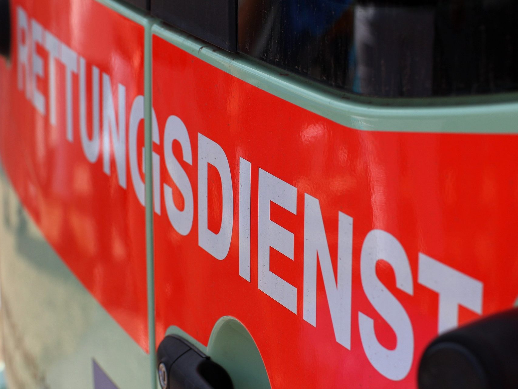 Die Frau schaffte es nicht durch die Lifttür und wurde eingeklemmt.