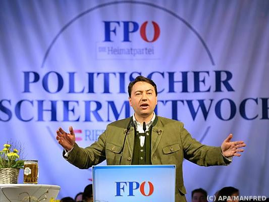 Haimbuchner teilt sein Rednerpult heuer erstmals mit Parteichef Kickl