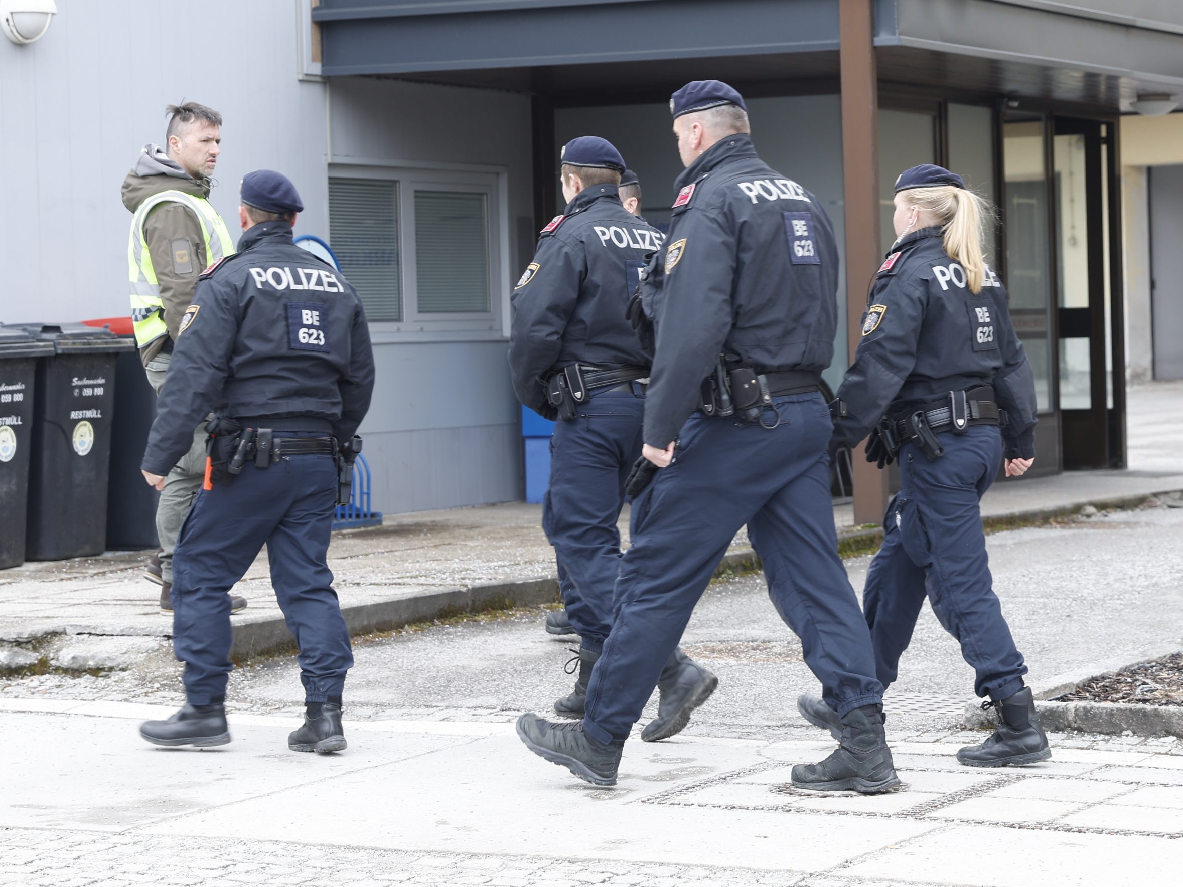 Ein Polizist in der Steiermark wurde drei Mal getroffen.