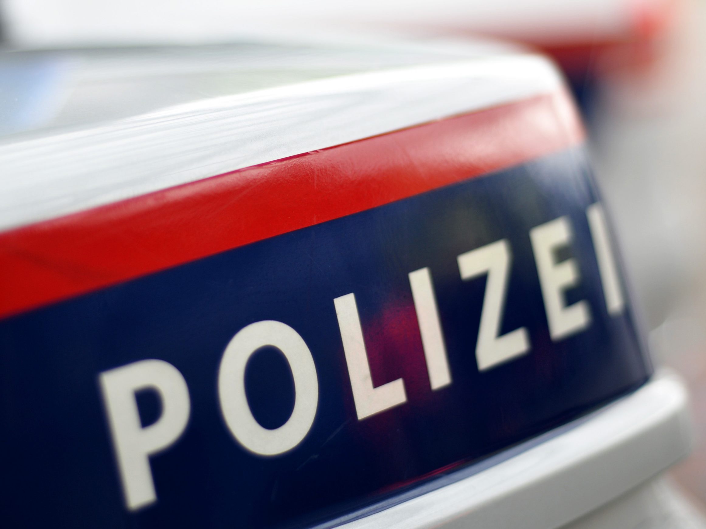 Nach einem Skiunfall am Sonnenkopf sucht die Polizei nach Zeugen.