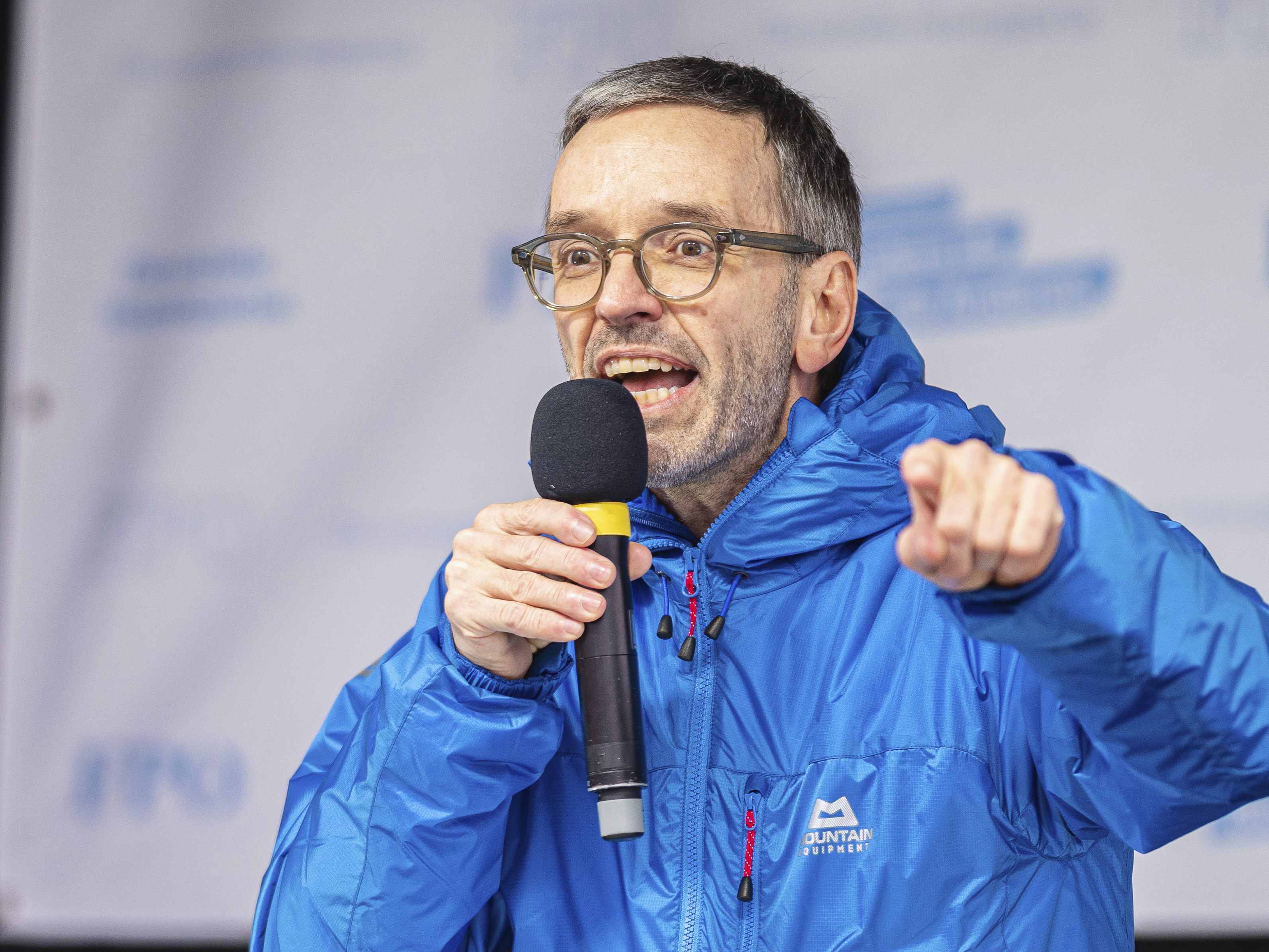 Die FPÖ kündigt einen Antrag auf Einsetzung eines Corona-U-Ausschusses an.