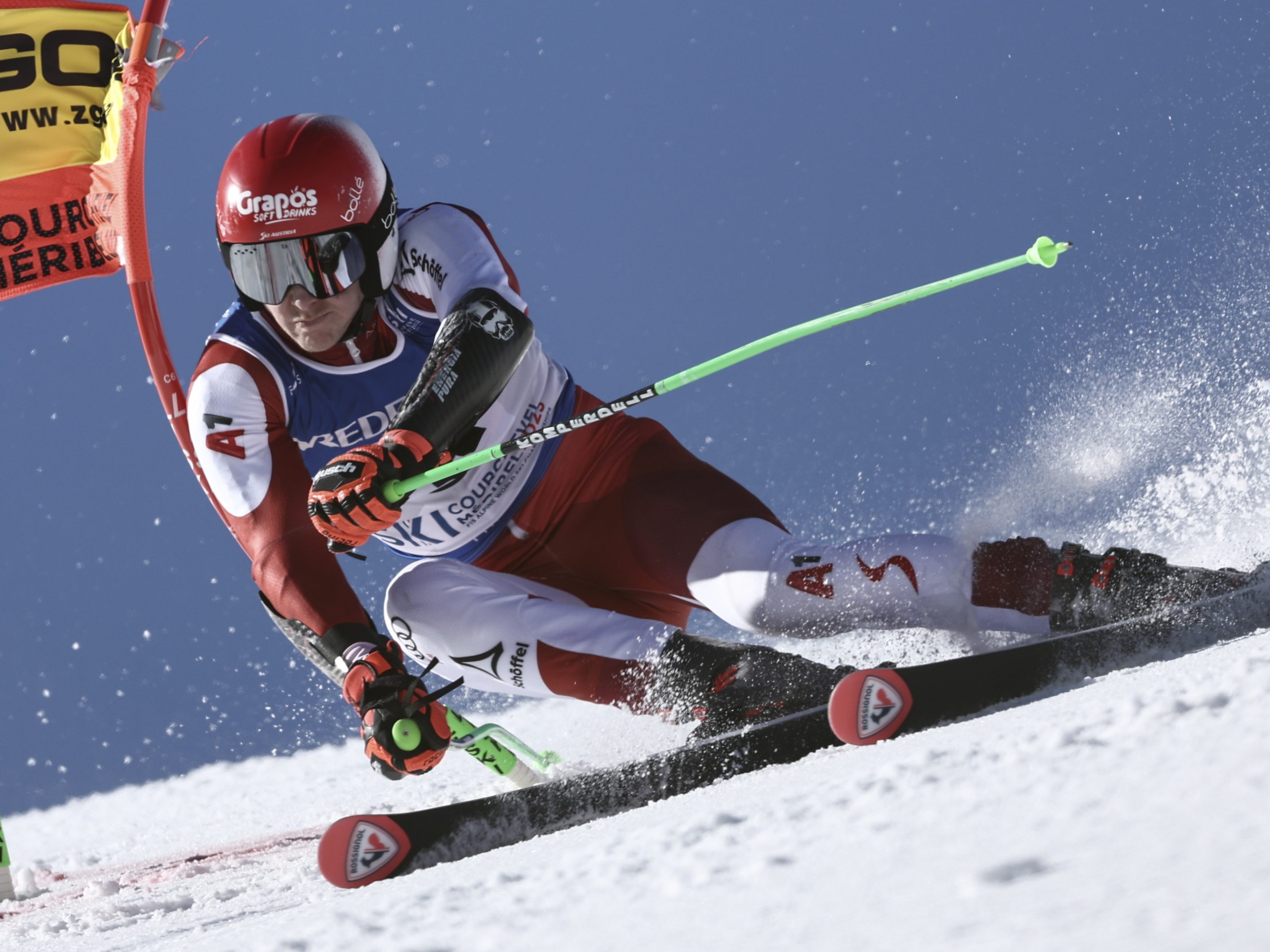 Dominik Raschner gewinnt die Silbermedaille im Parallelbewerb.