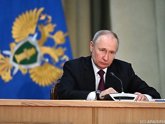Hintergrund ist die Verschleppung ukrainischer Kinder nach Russland