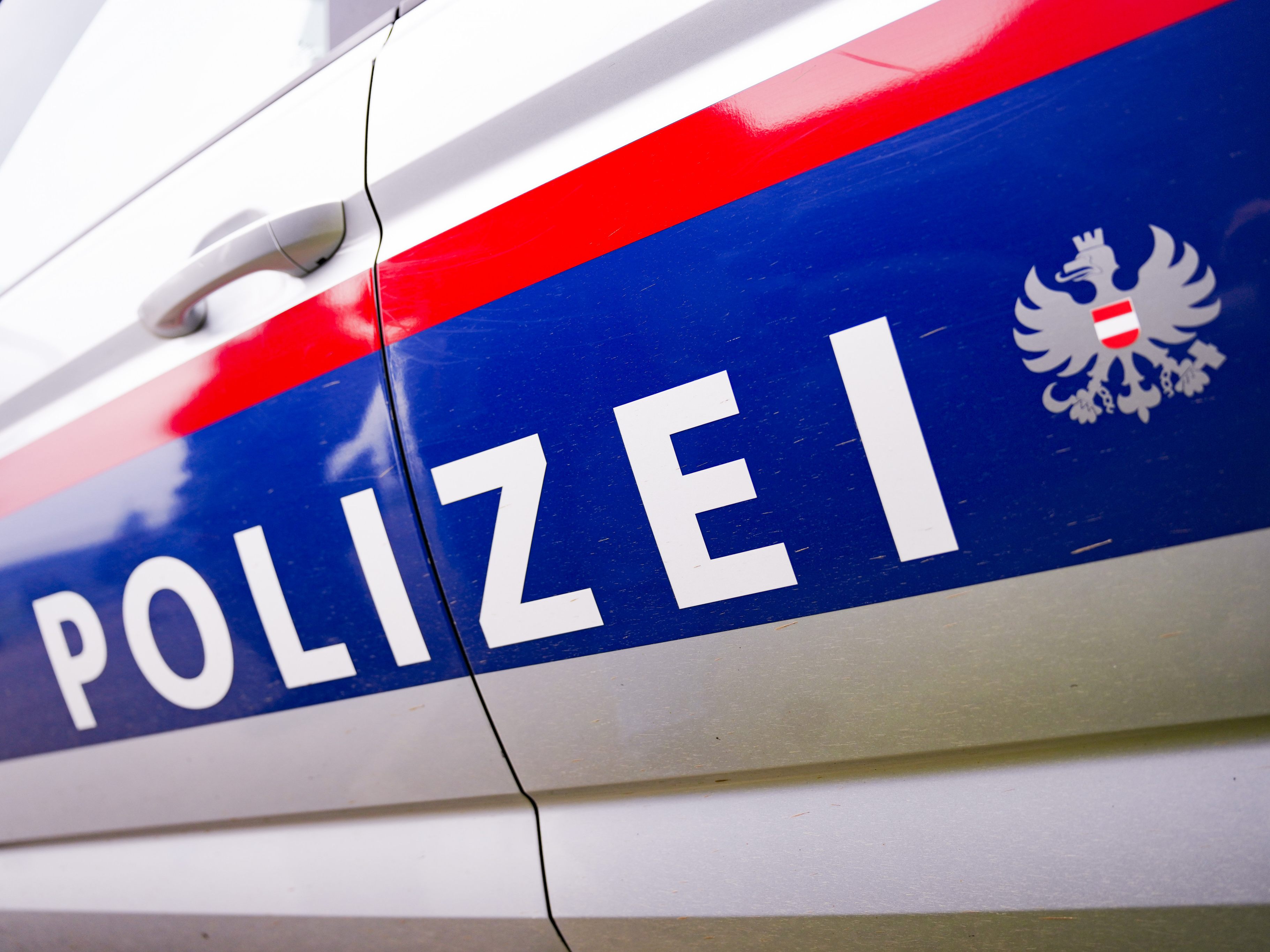 Wien-Alsergrund: Frau stürzte aus Fenster auf die Straße.