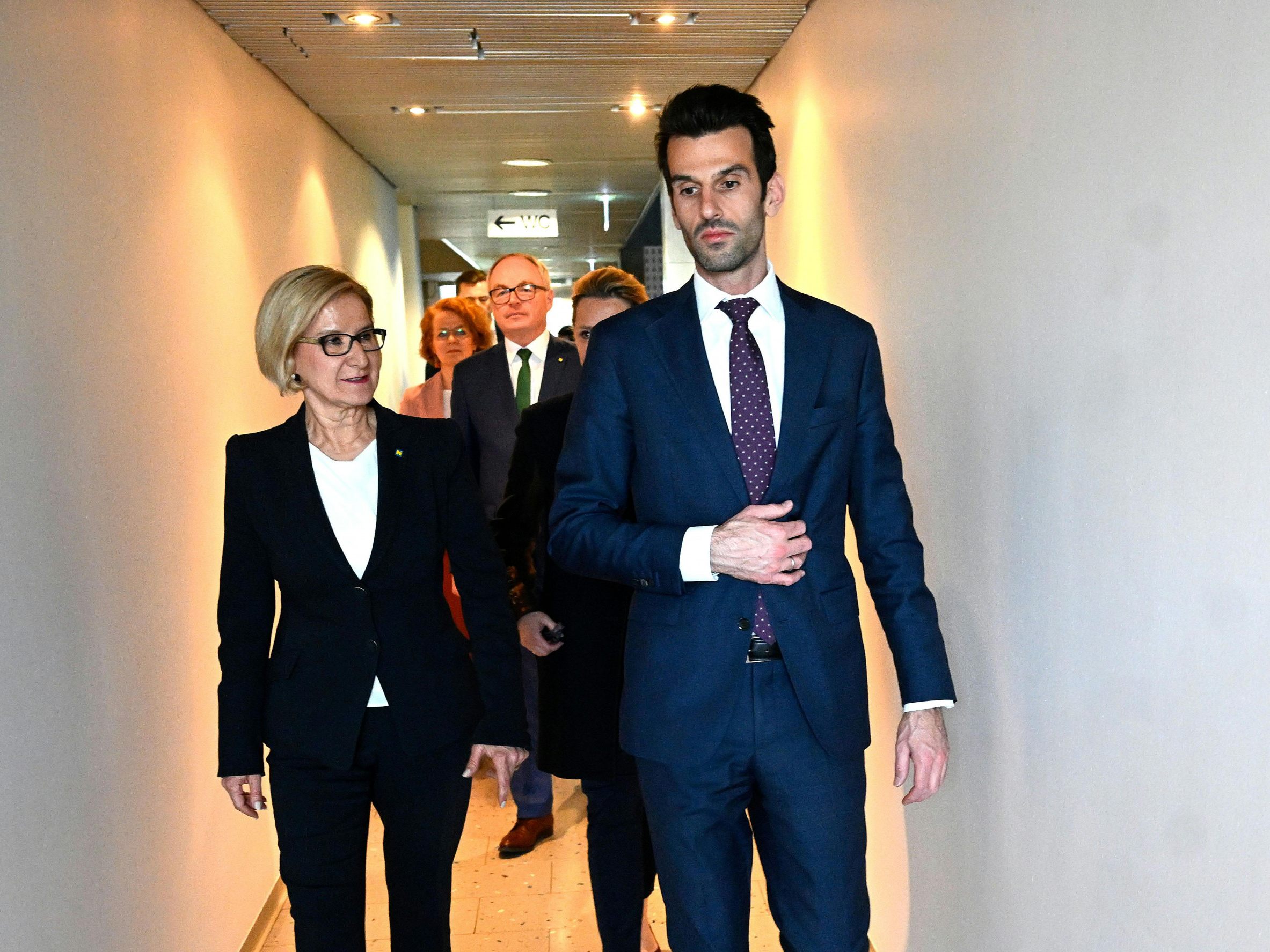 "Wirtshausprämie" und Stimmzettelreform finden sich im ÖVP/FPÖ-Pakt.
