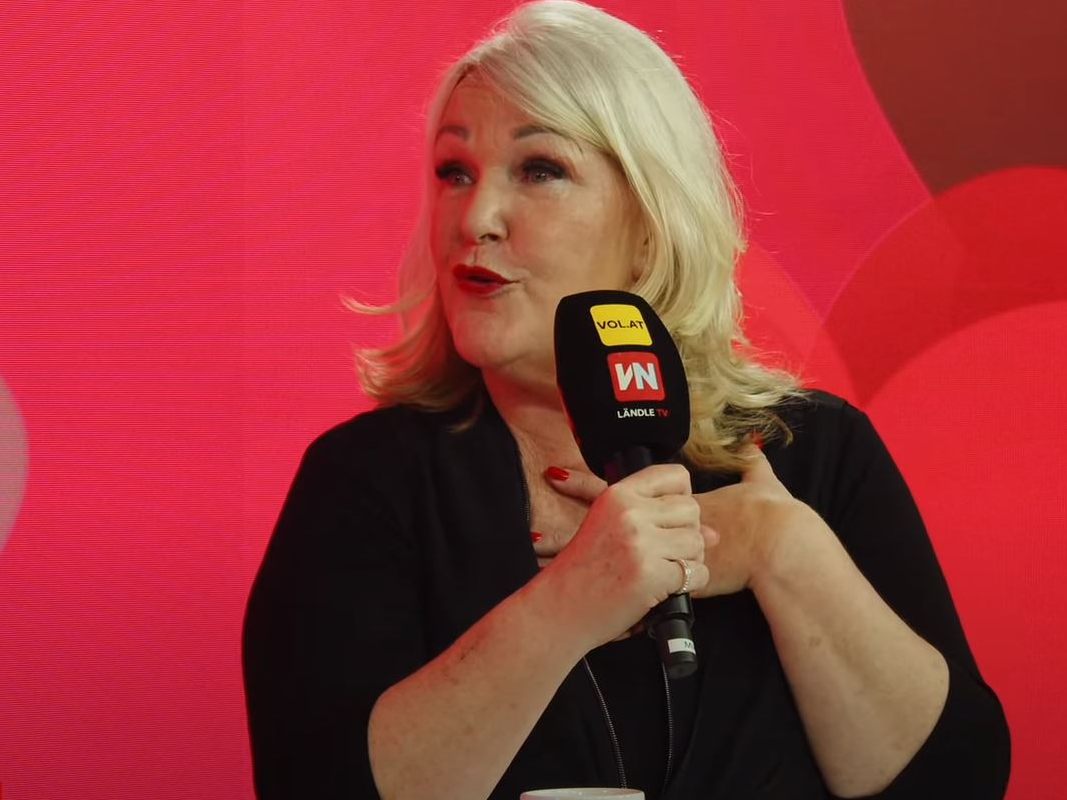 Barbara Balldini: Die sehr glückliche "Sexpertin" des Landes bei "Vorarlberg LIVE".