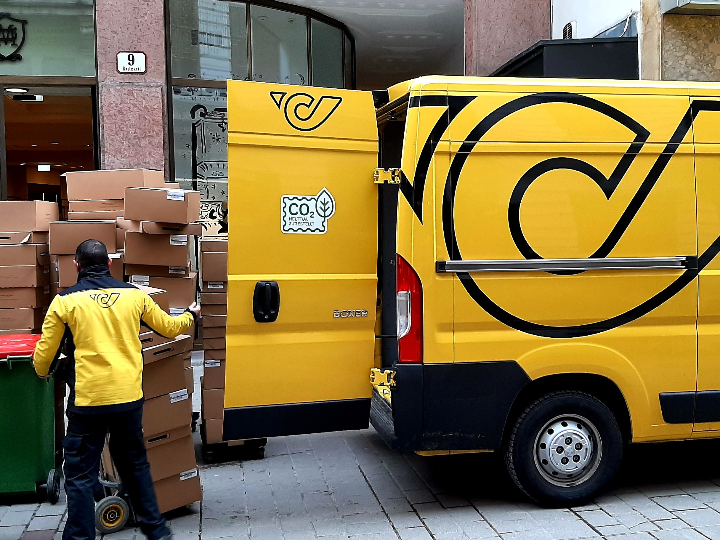 Postler bekommen um bis zu 10 Prozent mehr bezahlt - allerdings erst ab 1. Jänner 2024.