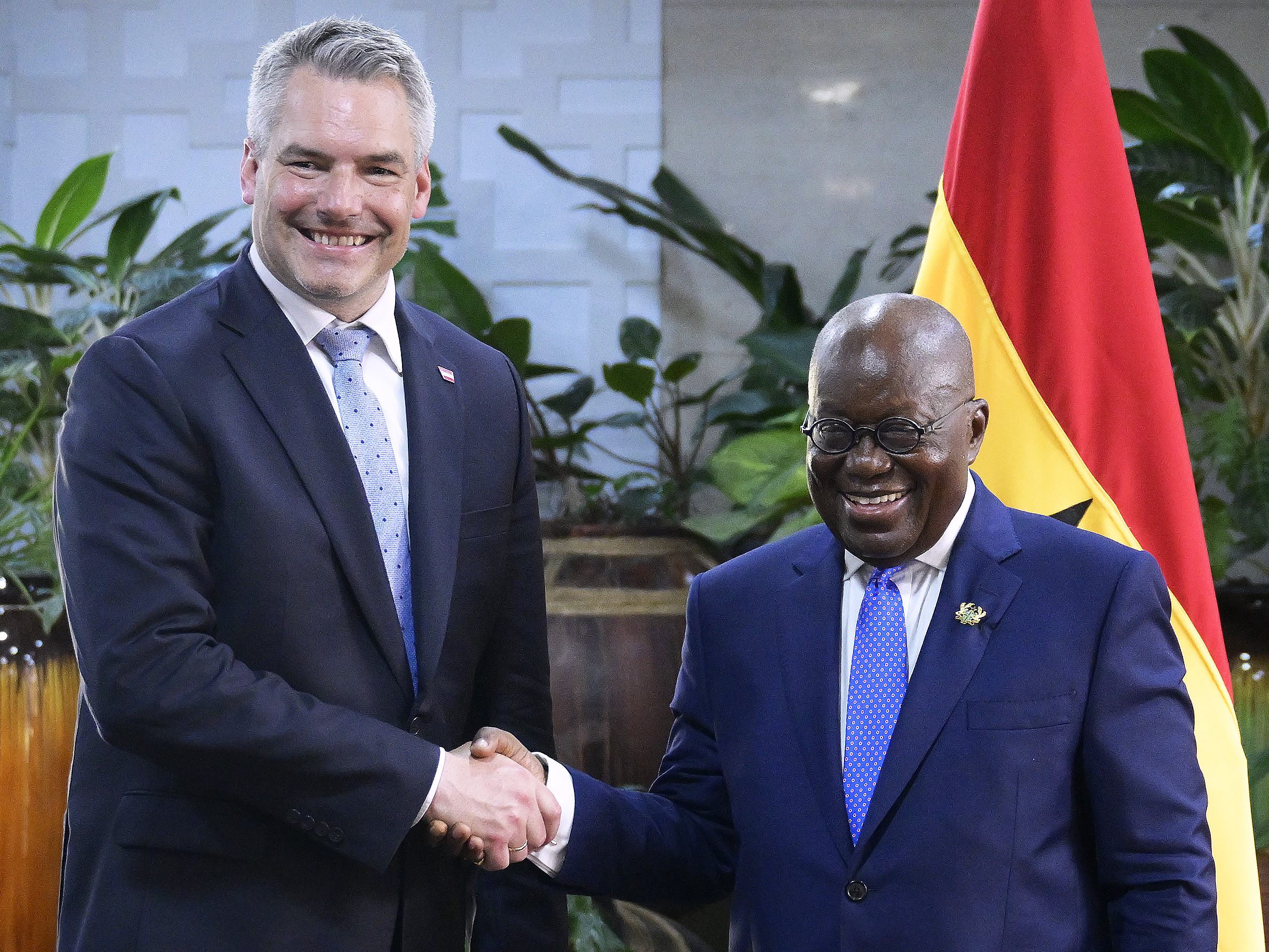 Bundeskanzler Nehammer traf bei seiner Afrika-Reise Ghanas Präsident Nana Dankwa Akufo-Addo.