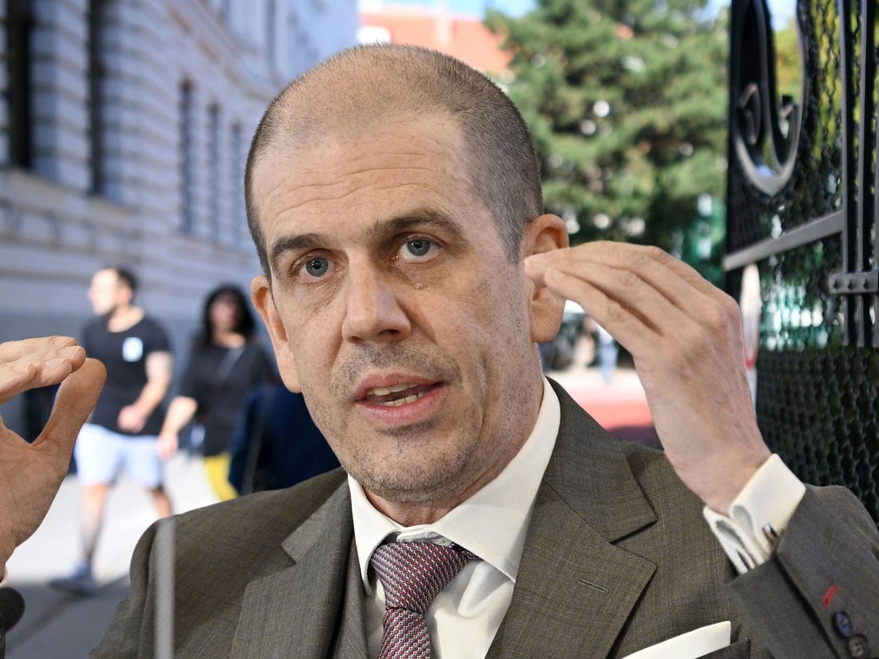 Meinungsforscher, wie auch Peter Hajek, attestieren der FPÖ und der Linken nach der Salzburg-Wahl auch gute Chancen auf Bundesebene.