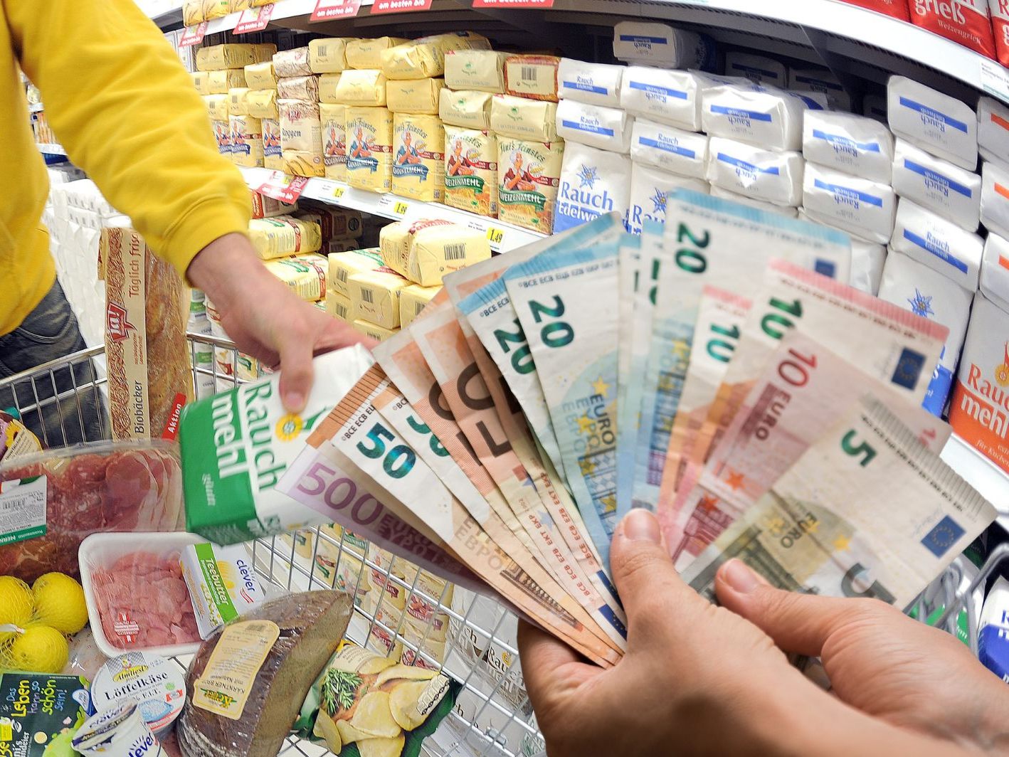 Der Handelsverband weist Kritik an starken Preisaufschlägen bei Lebensmitteln zurück.