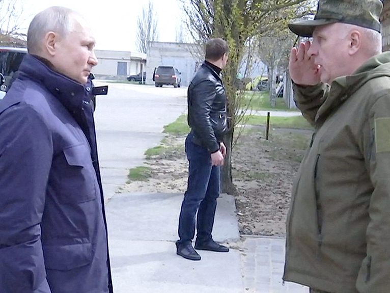 Kreml-Bilder vom Besuch Putins bei den russischen Truppen in Cherson.