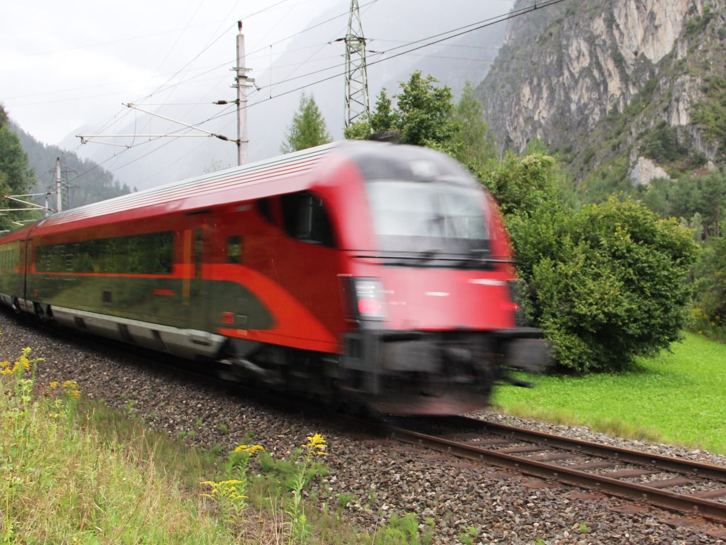 Sperre aufgrund von wichtigen Instandhaltungsarbeiten - Schienenersatzverkehr eingerichtet.