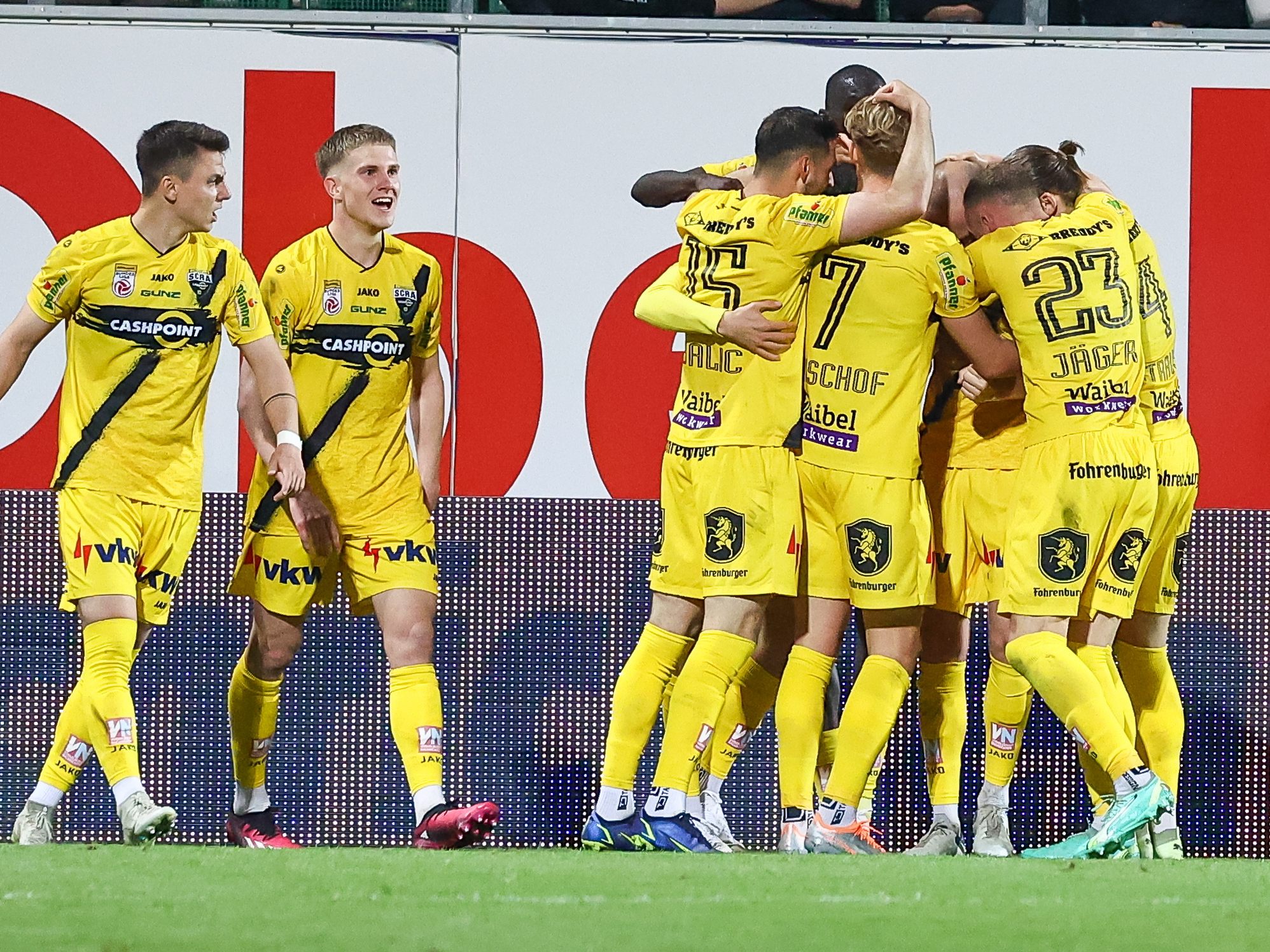 Großer Jubel bei den Spielern des SCR Altach.