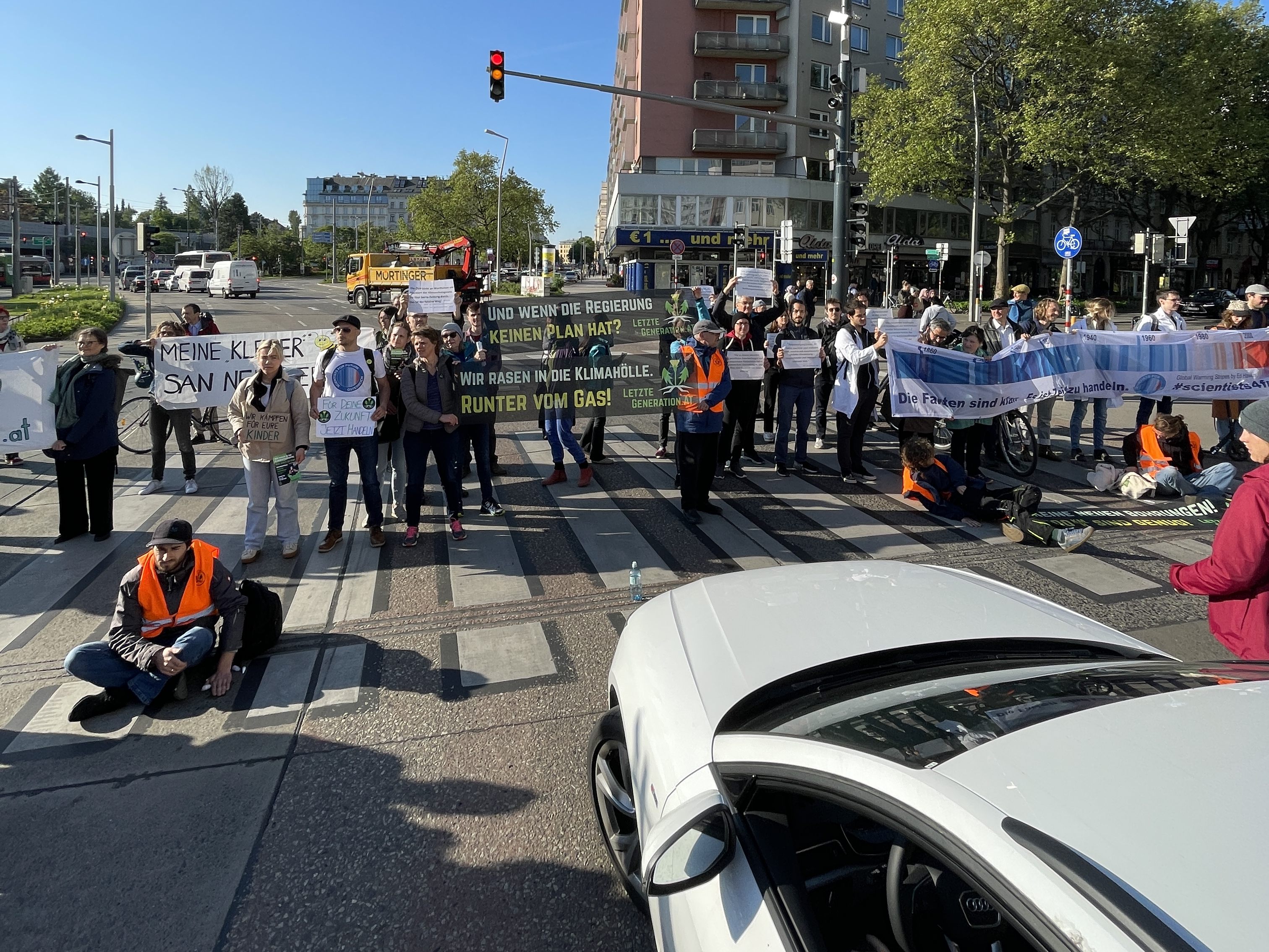 Laut Polizei kam es erstmals zu einer Drohung gegen Klima-Aktivisten mit einer Waffe.