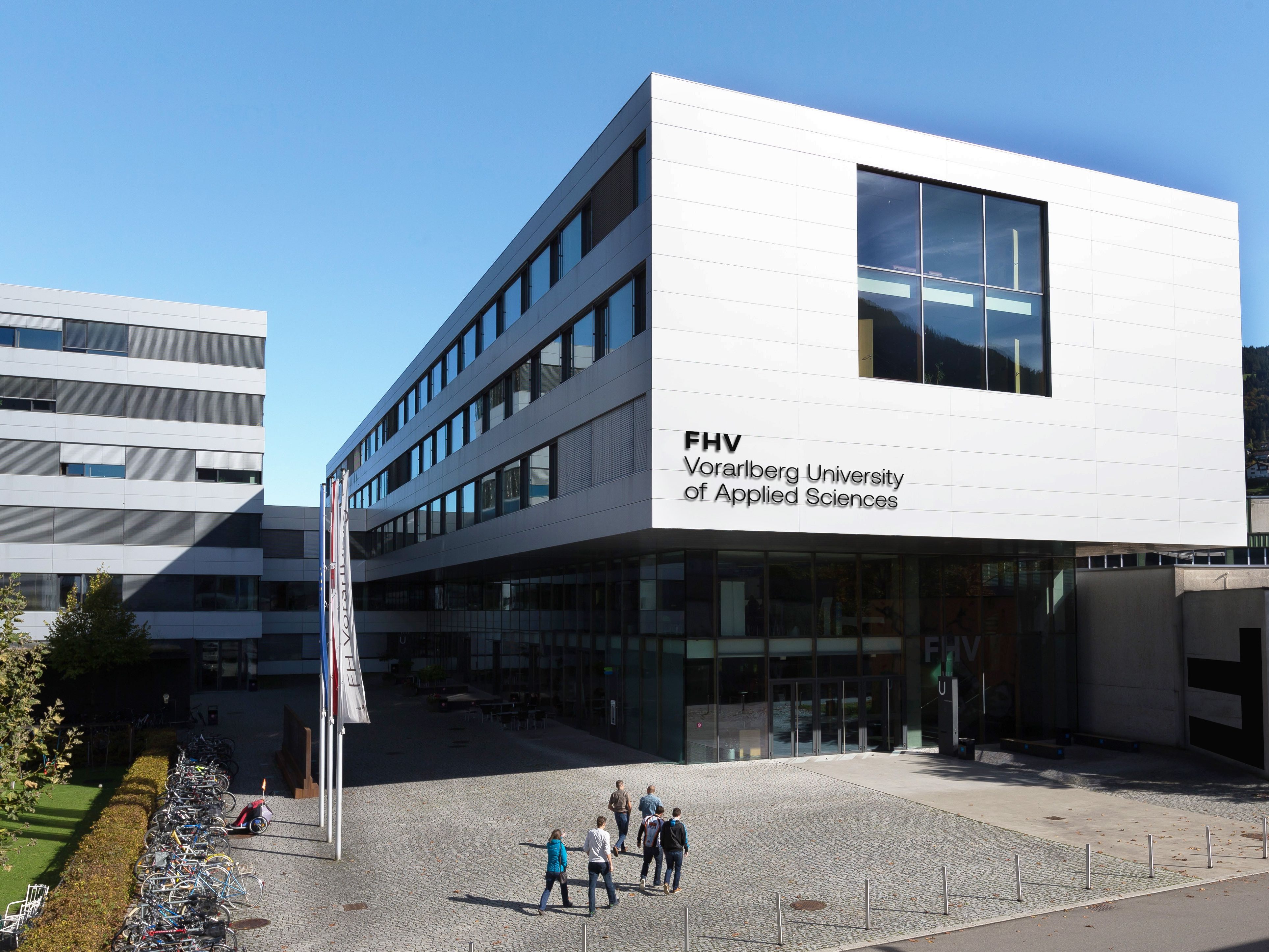 Das vollständige Ranking ist digital auf HeyStudium unter heystudium.de/ranking abrufbar.