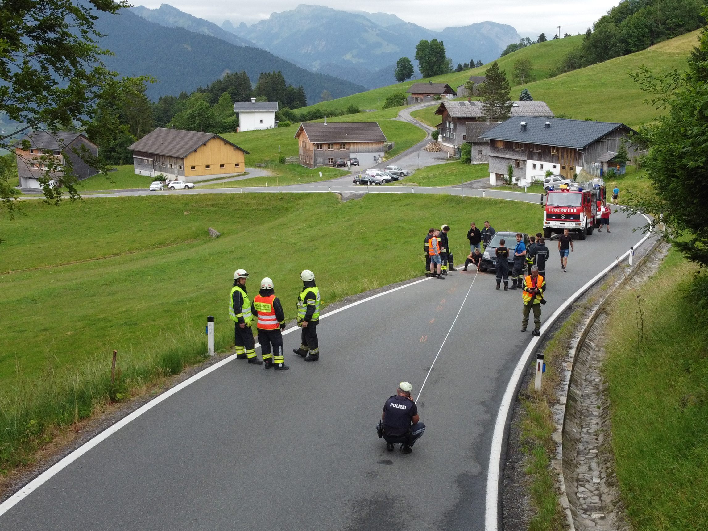 Die Bödelestraße musste nach dem Unfall komplett gesperrt werden.
