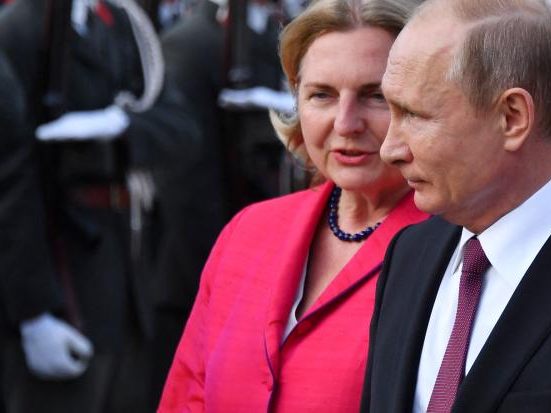 Karin Kneissl mit Wladimir Putin.