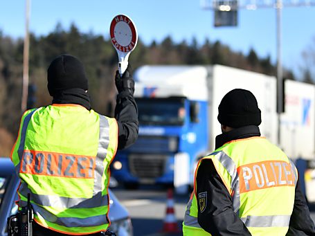 Zusätzliche Polizisten sollen ab August an Grenze eingesetzt werden