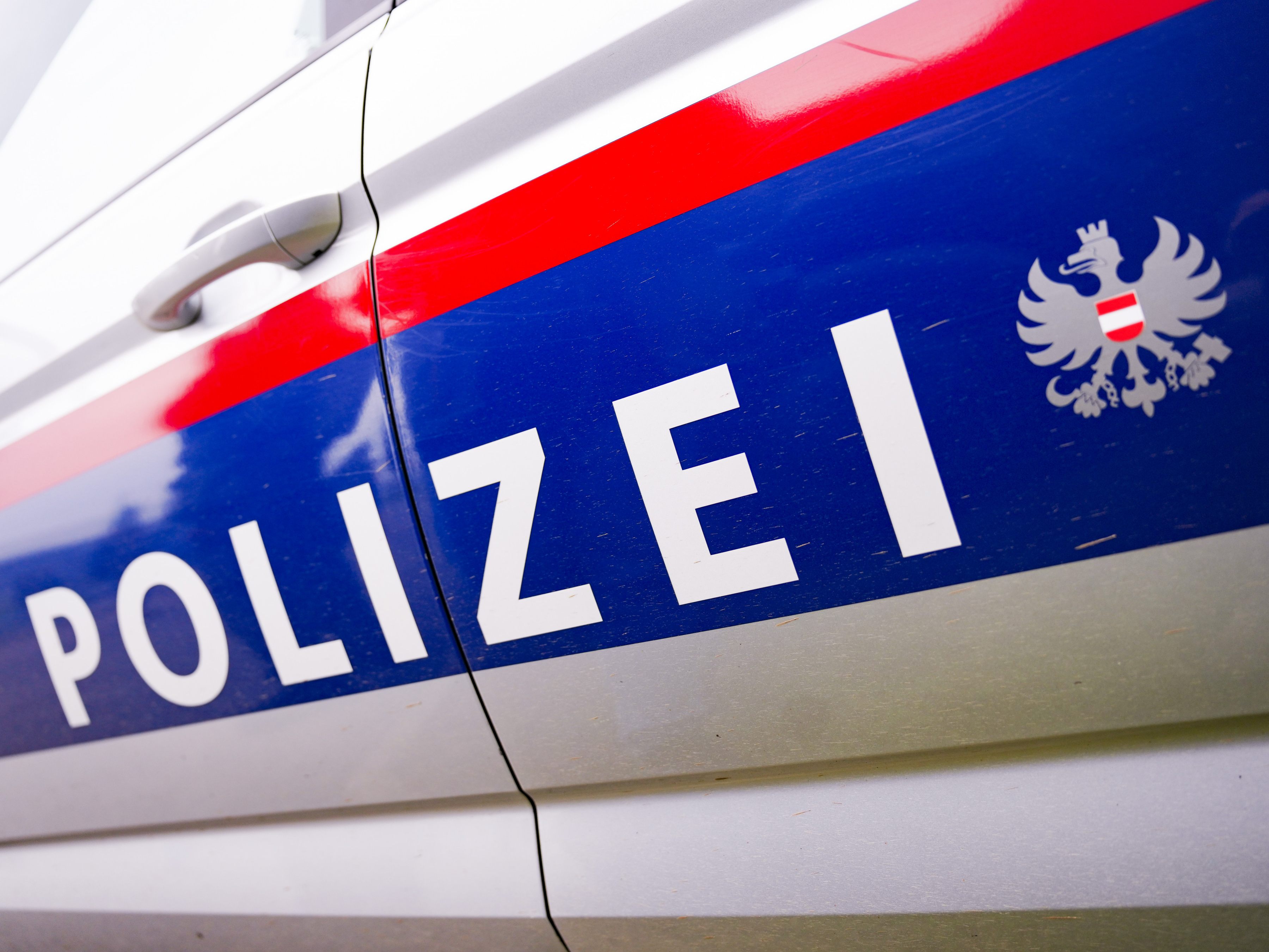 Die Polizei kündigte eine interne Prüfung an.