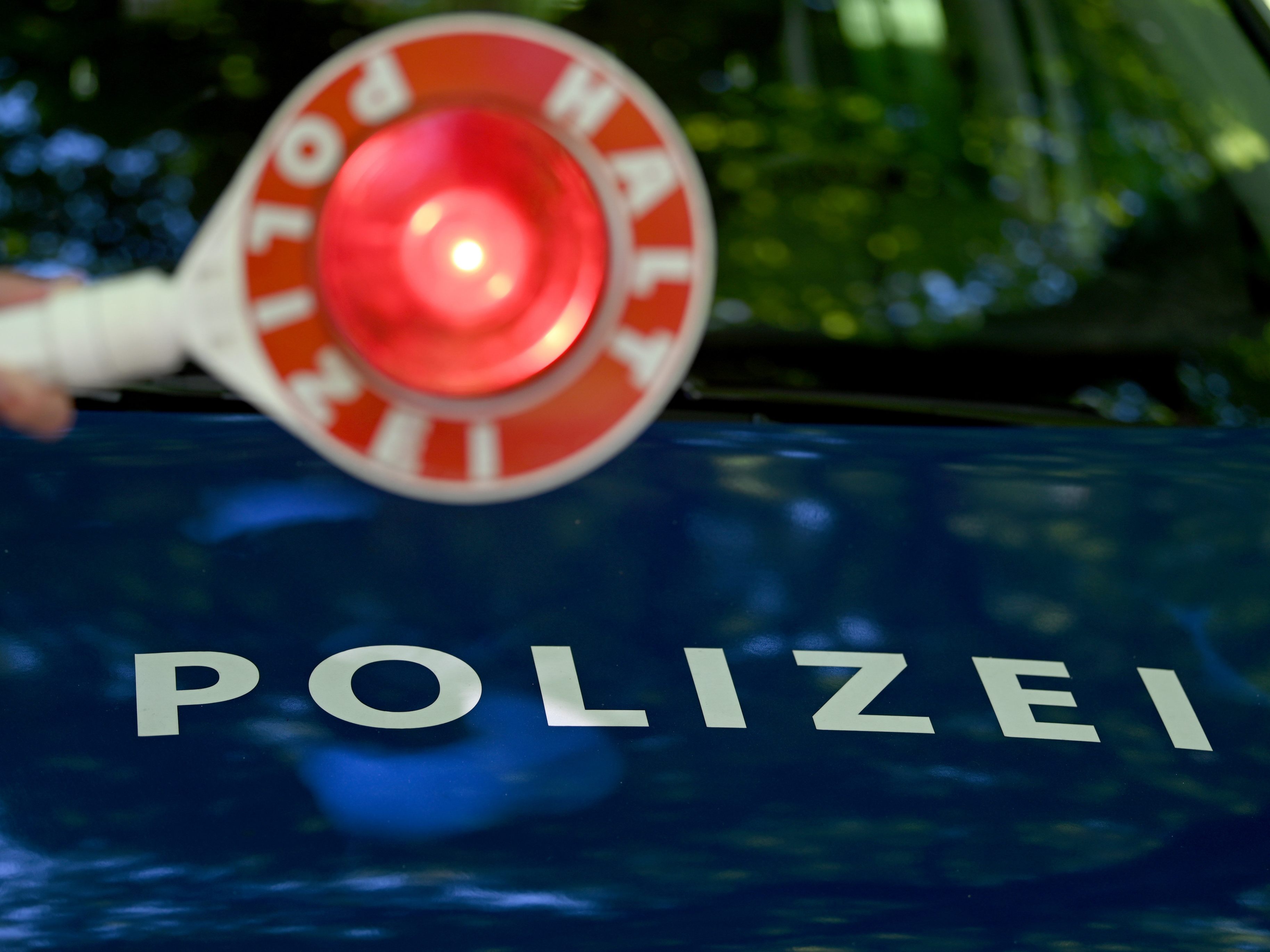 In OÖ raste ein Probeführerscheinbesitzer auf der A1.
