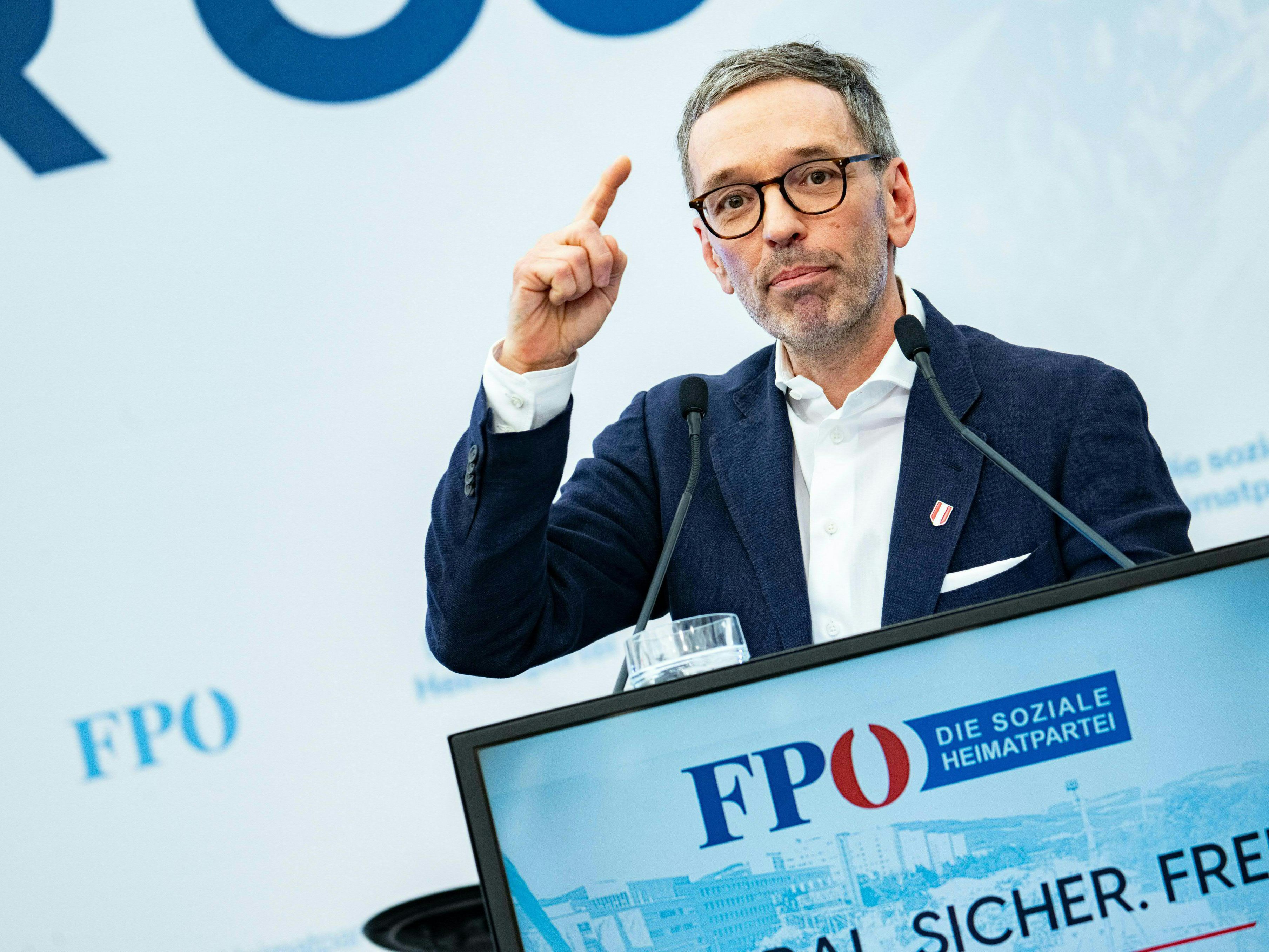FPÖ-Chef Herbert Kickl kritisierte Nehammer und Karner.