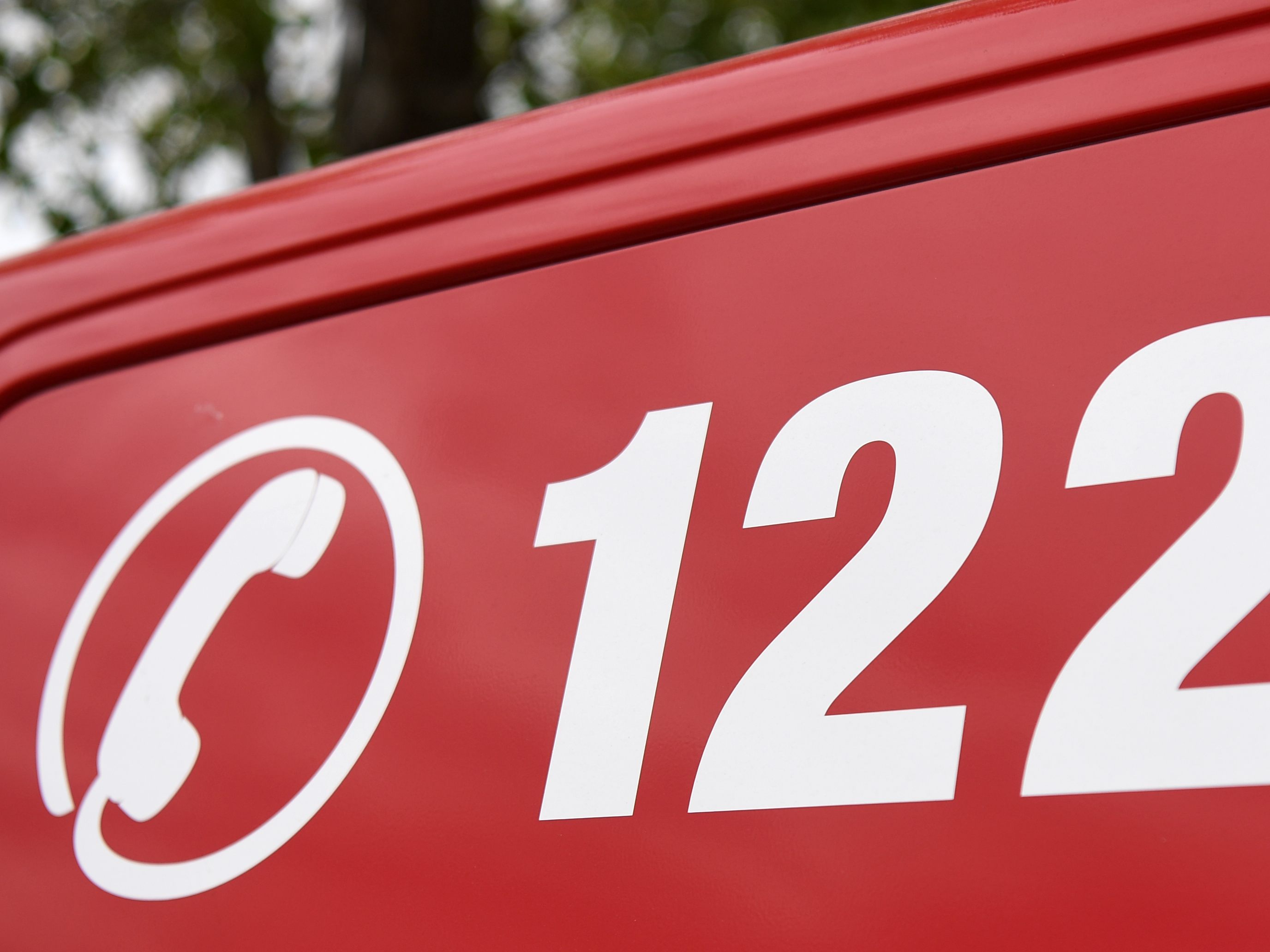 Die Feuerwehr wurde angefordert, um ausgelaufenen Diesel zu binden.