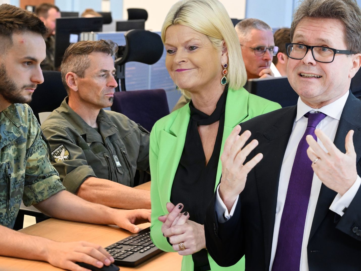 Polaschek und Tanner werben bei Miliz, Militärmusik und Heeressport um Quereinsteiger-Lehrer. (Symbolbild)