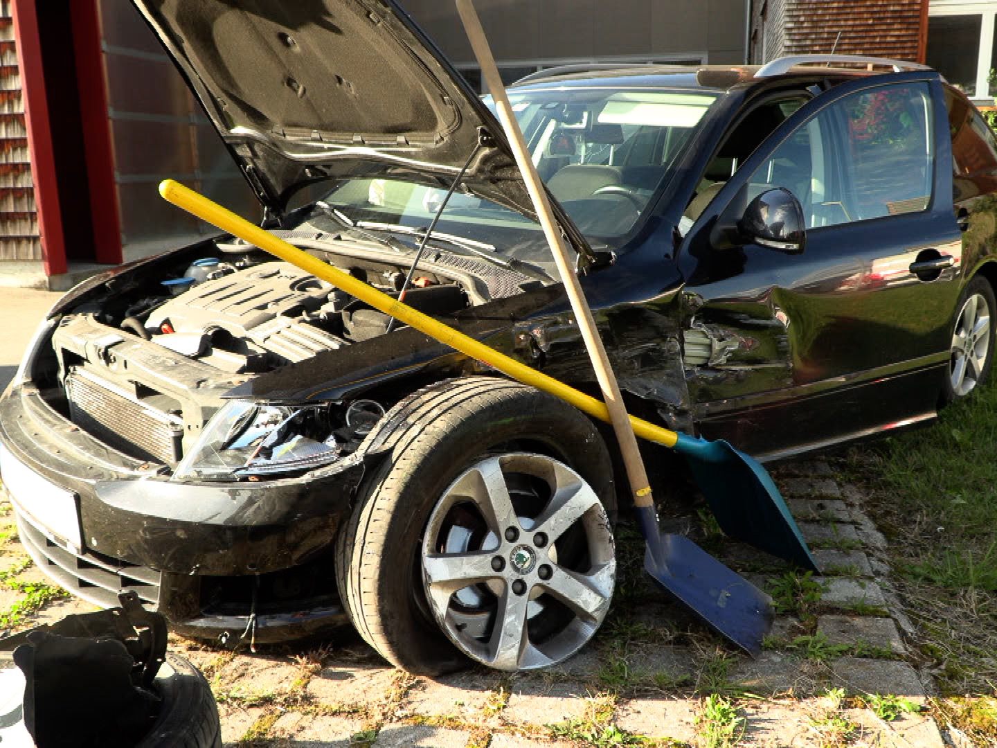 Eine 31-Jährige wurde bei einem Unfall in Hittisau schwer verletzt.