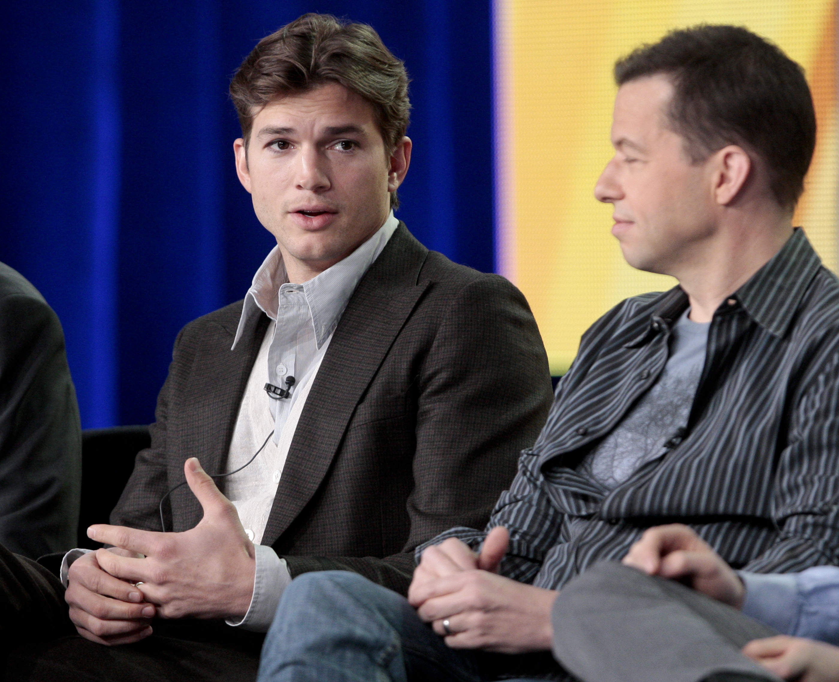 Im Mai 2011 wurde Ashton Kutcher als neuer Hauptdarsteller der Serie „Two and a Half Men“ präsentiert.