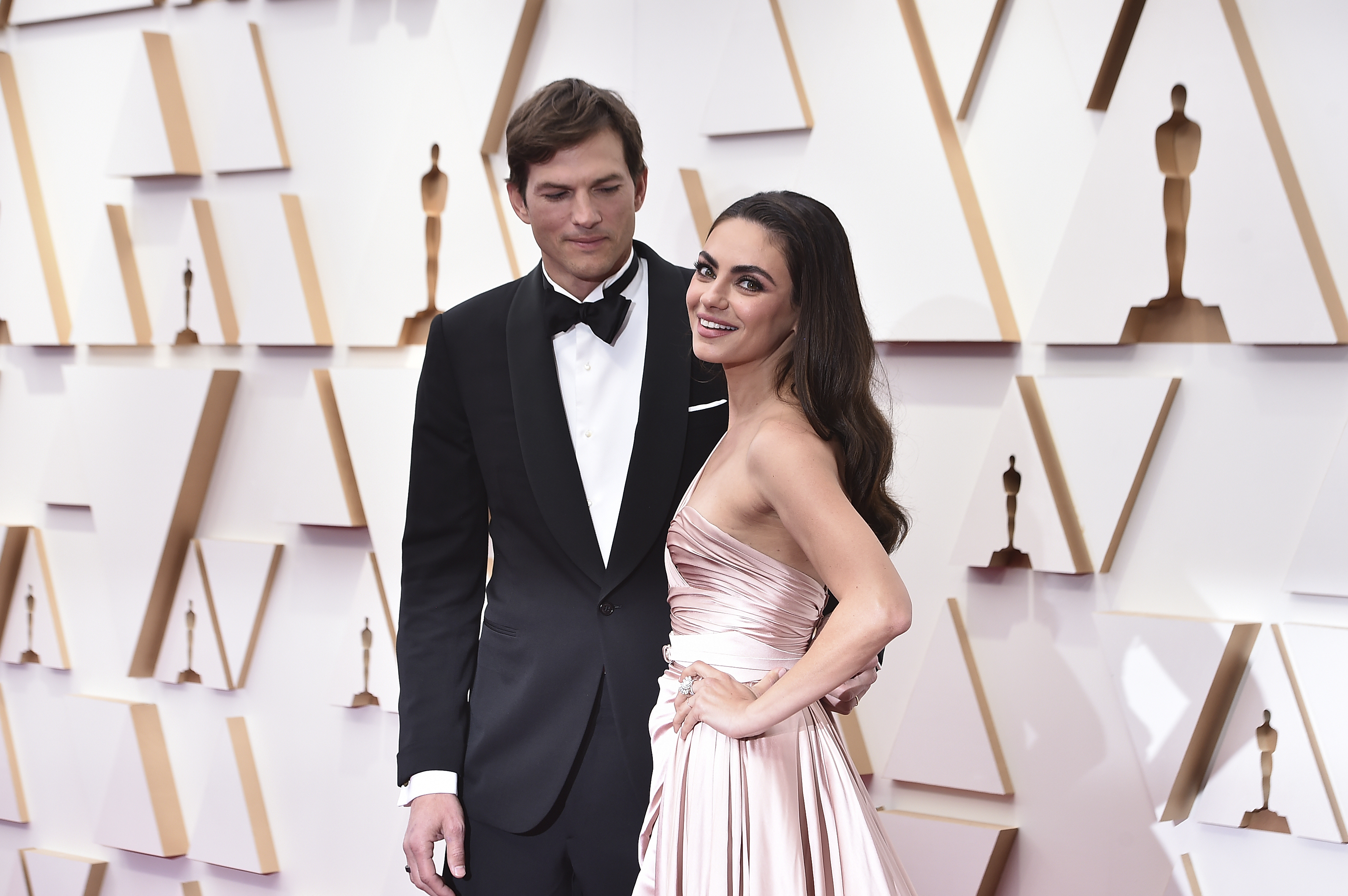 Ashton Kutcher mit Ehefrau Mila Kunis.