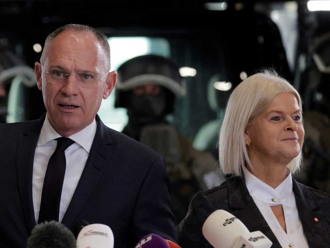 Innenminister Karner und Verteidigungsministerin Tanner.