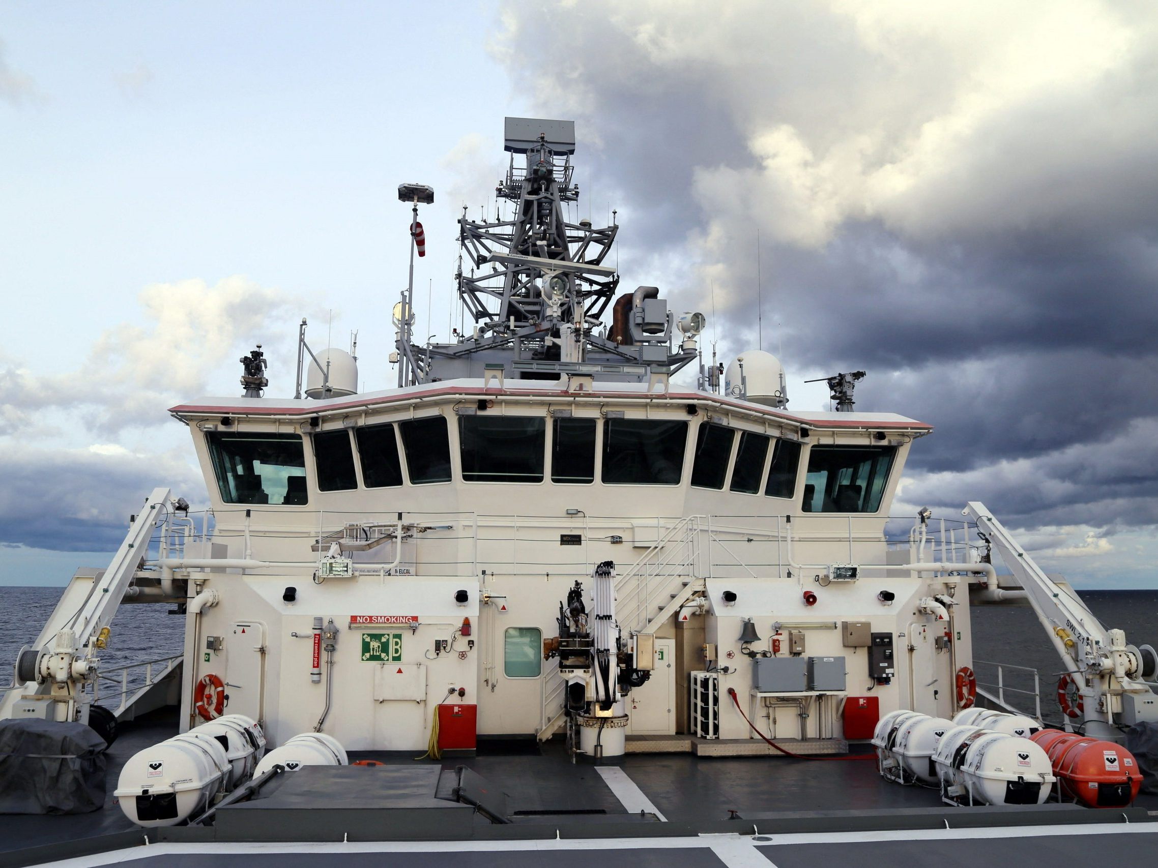 Das Offshore-Patrouillenschiff Turva der finnischen Grenzwache patrouilliert am 11. Oktober 2023 auf See in der Nähe des Ortes, an dem die beschädigte Balticconnector-Gaspipeline liegt.