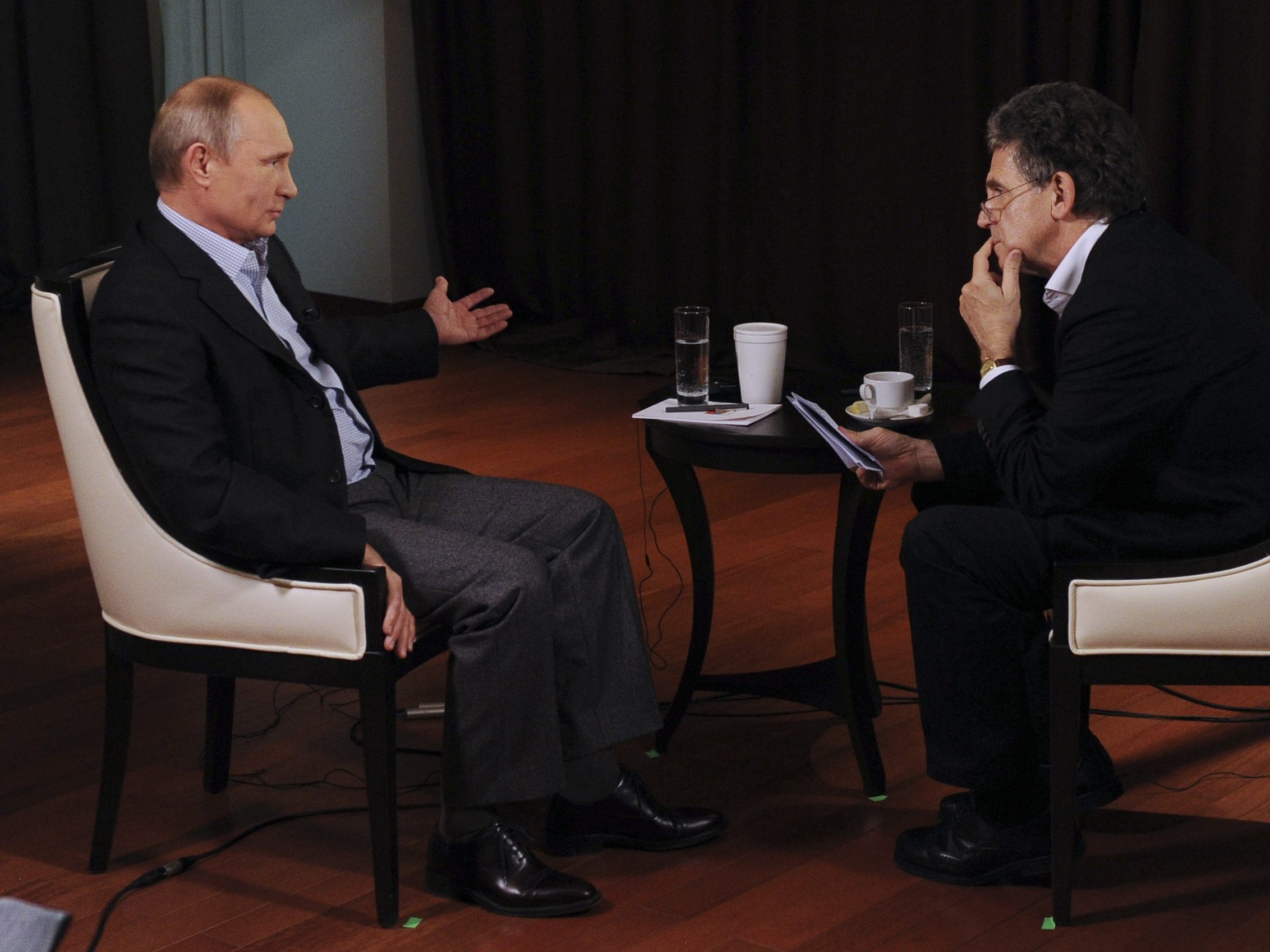Hubert Seipel (r.) bei einem Interview mit Wladimir Putin (l.) im Jahr 2014 in Wladiwostok.
