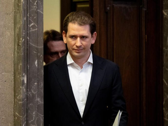Im Prozess gegen Ex-Bundeskanzler Sebastian Kurz (ÖVP) starteten die ersten Zeugenbefragungen am Freitag.