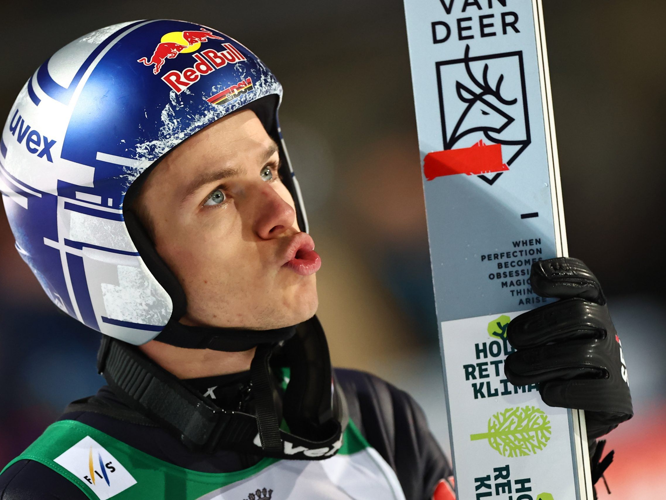 War Anzug des Deutschen in der Qualifikation von Oberstdorf regelkonform?