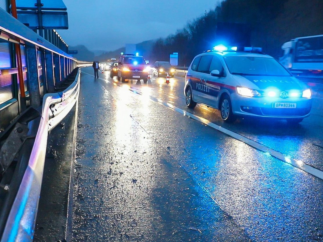 Stau nach Unfall auf der A14.